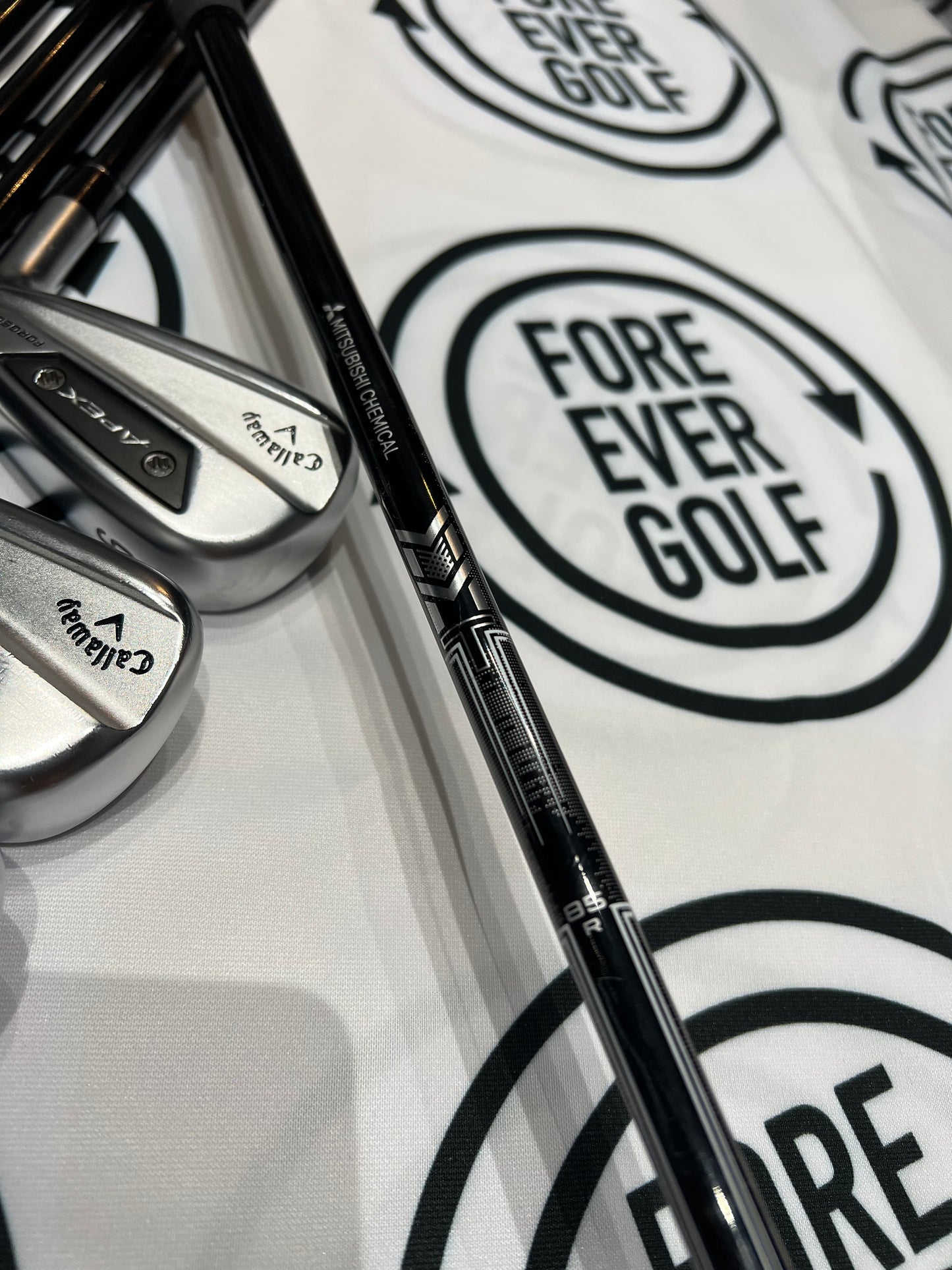 CALLAWAY APEX Ai200 IRONS / 6 - GW / RH / 85g Reg Flex Graphite Shafts
