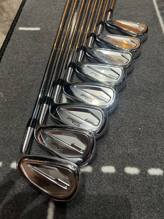 TITLEIST T350 IRONS / 4 - GW / Mens RH / Regular Flex