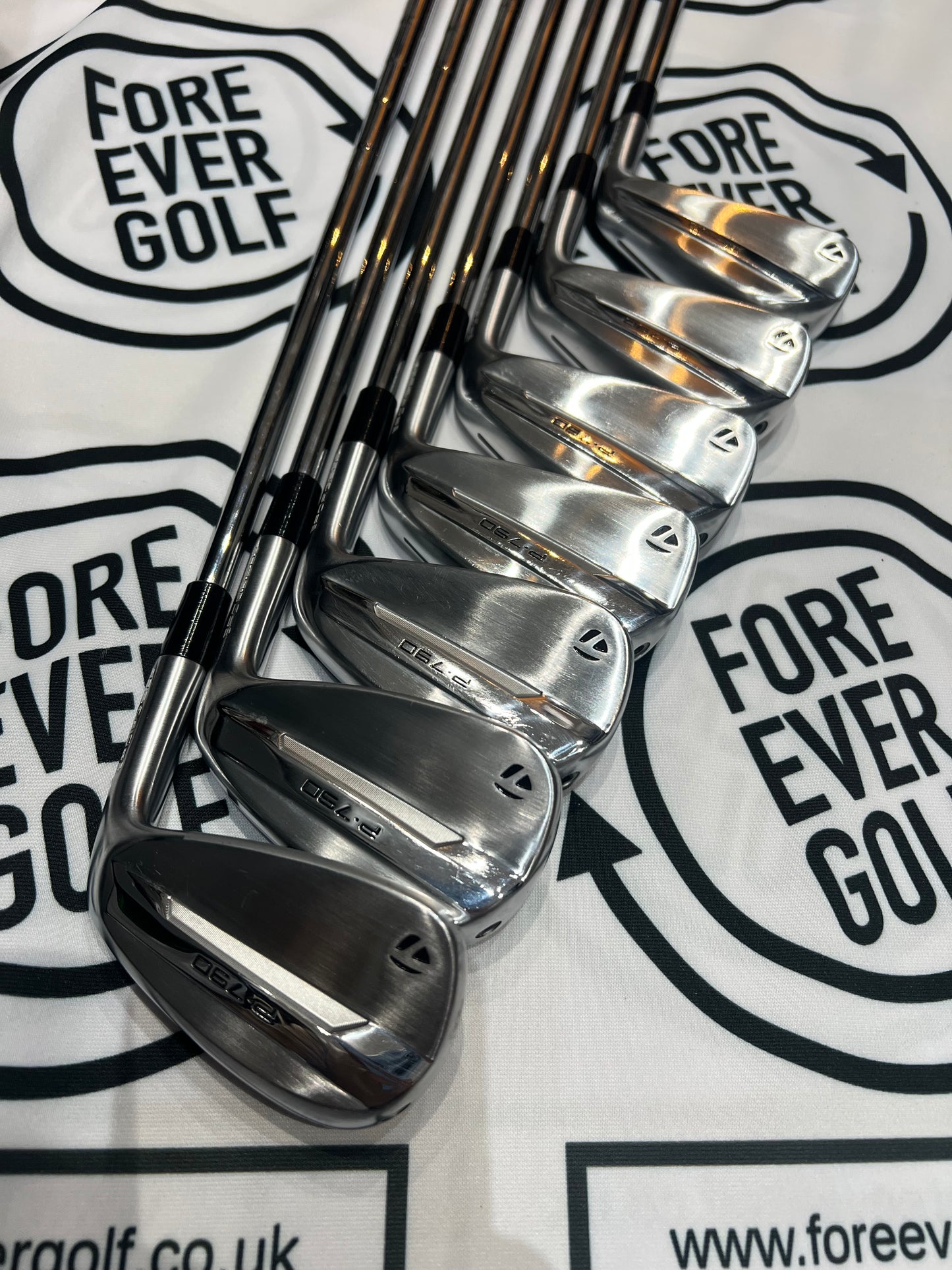 TAYLORMADE P790 (2025) IRONS / 4 - PW / RH / 105g Reg Flex