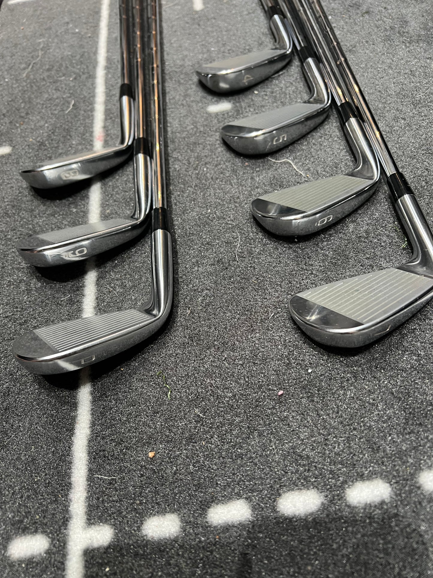 MIZUNO PRO 243 IRONS / 4 - PW / Mens RH / 105g X-Stiff Flex