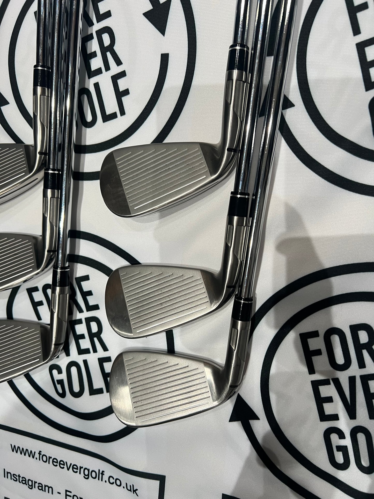 TAYLORMADE SIM2 MAX IRONS / 5 - PW / RH / 85g Reg Flex