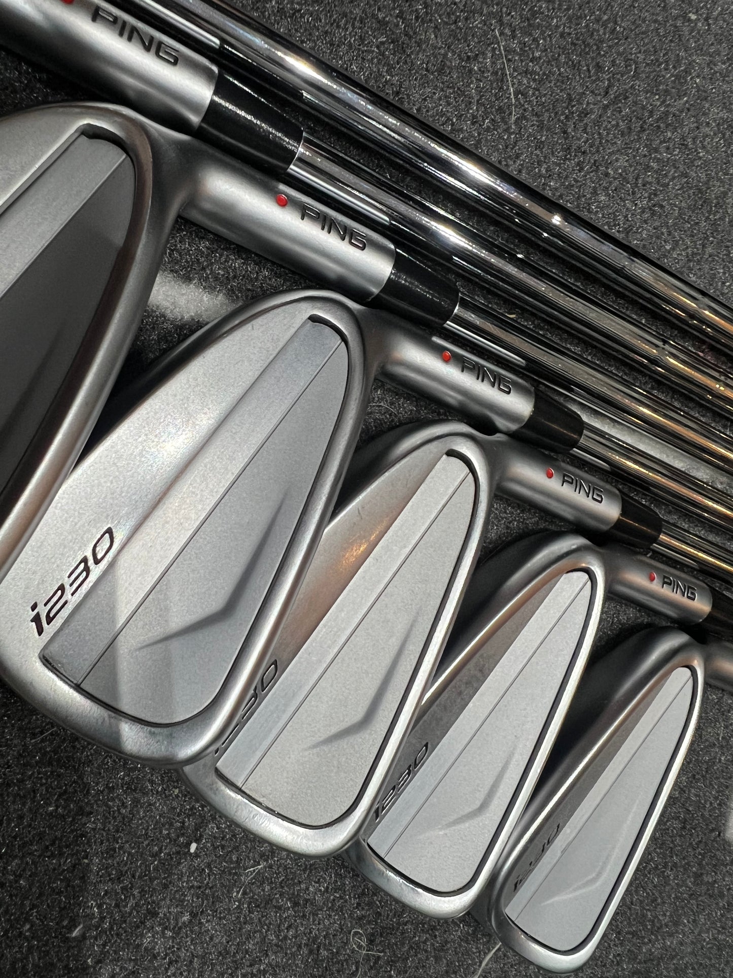 PING i230 IRONS / 4 - PW / Red Dot / 130g X-Stiff Flex