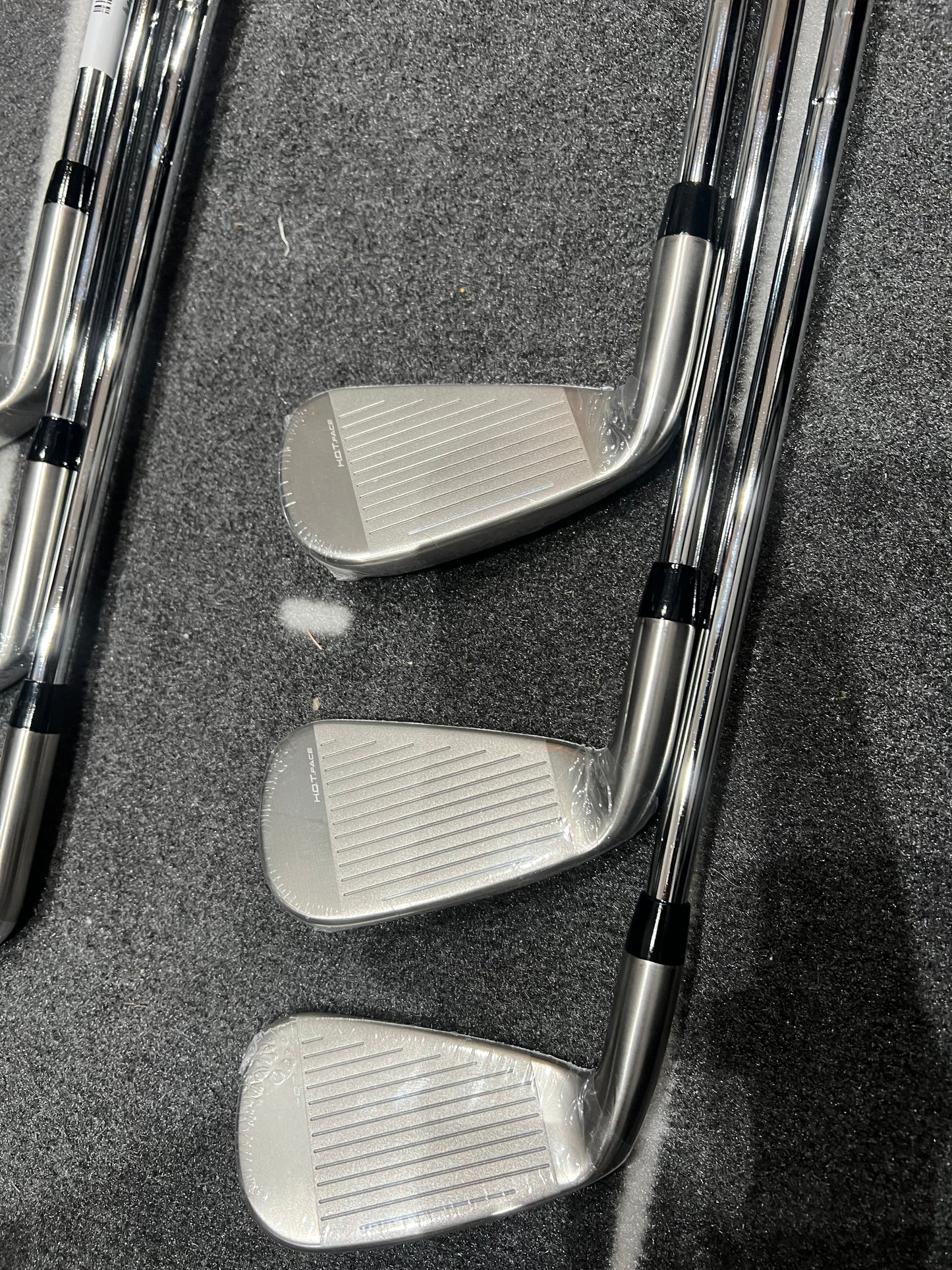 COBRA DS ADAPT IRONS / 5-PW / Mens RH / Regular Flex