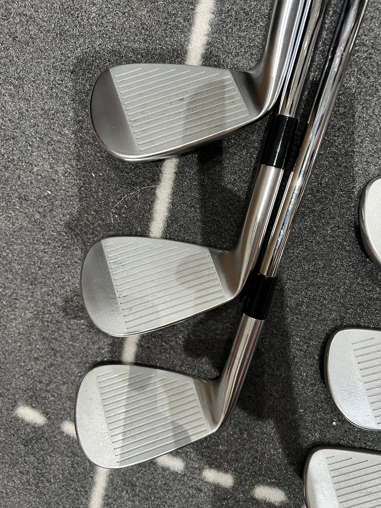 TAYLORMADE P7CB IRONS / 4 - PW / Mens RH / X100 X-Stiff Flex