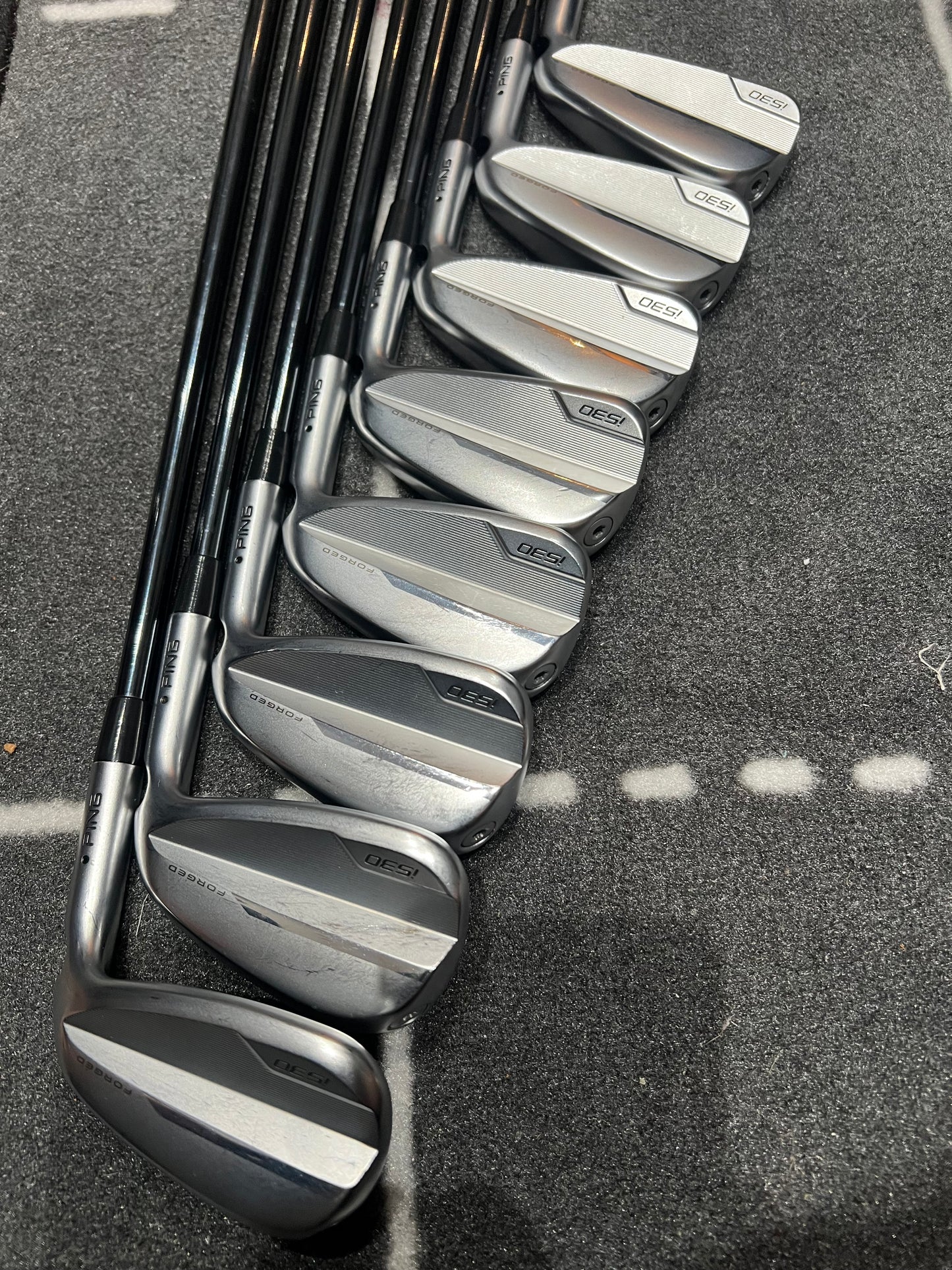 PING i530 IRONS / 4 - UW / BLACK DOT / RH / 75g Stiff Flex Graphite Shafts / MINT USED