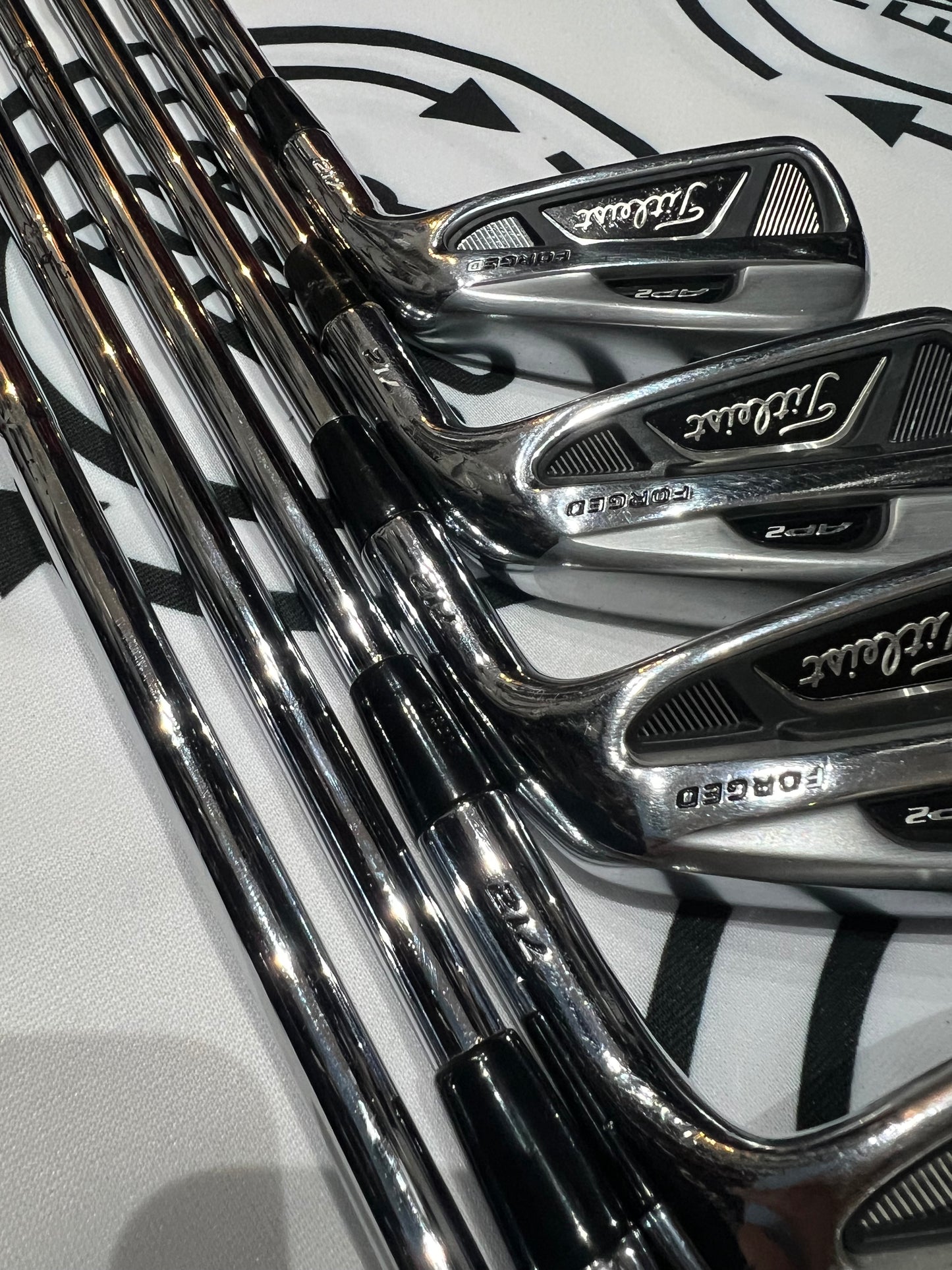 TITLEIST AP2 712 IRONS / 5 - PW / Mens RH / Stiff Flex