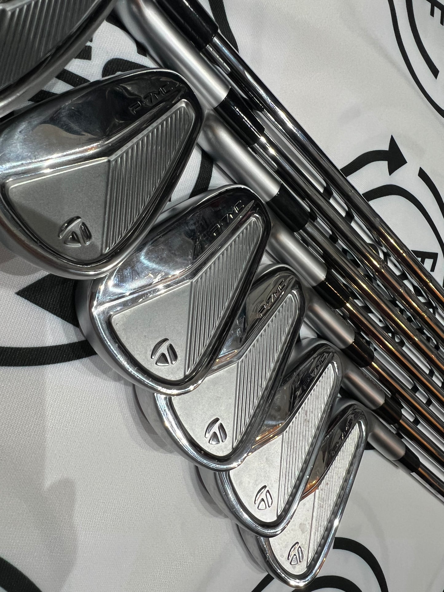 TAYLORMADE P7MC (2023) IRONS / 4 - PW / RH / 130g Stiff Flex