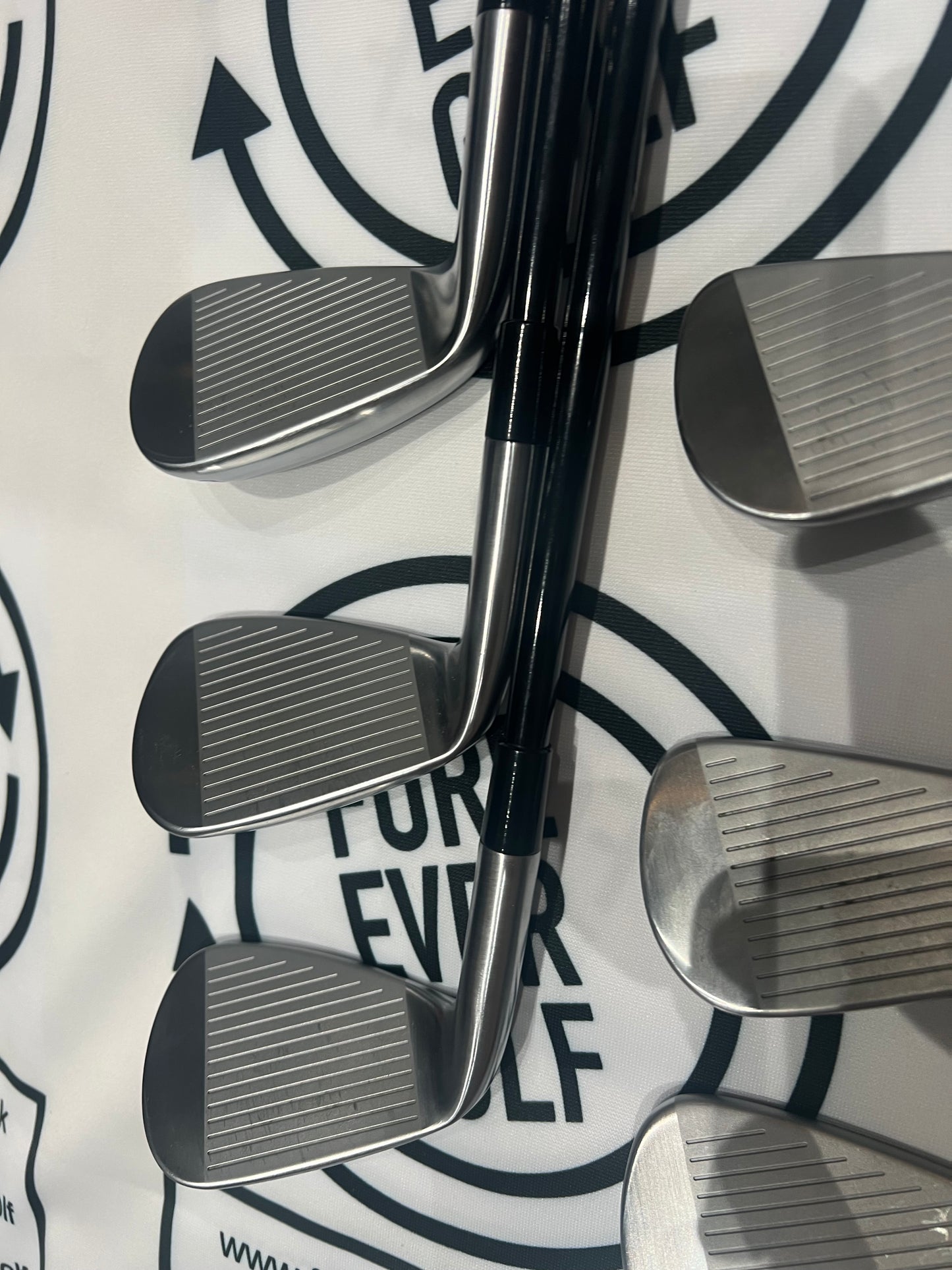 TAYLORMADE P790 (2025) IRONS / 6 - AW / RH / 65g Reg Graphite Shafts