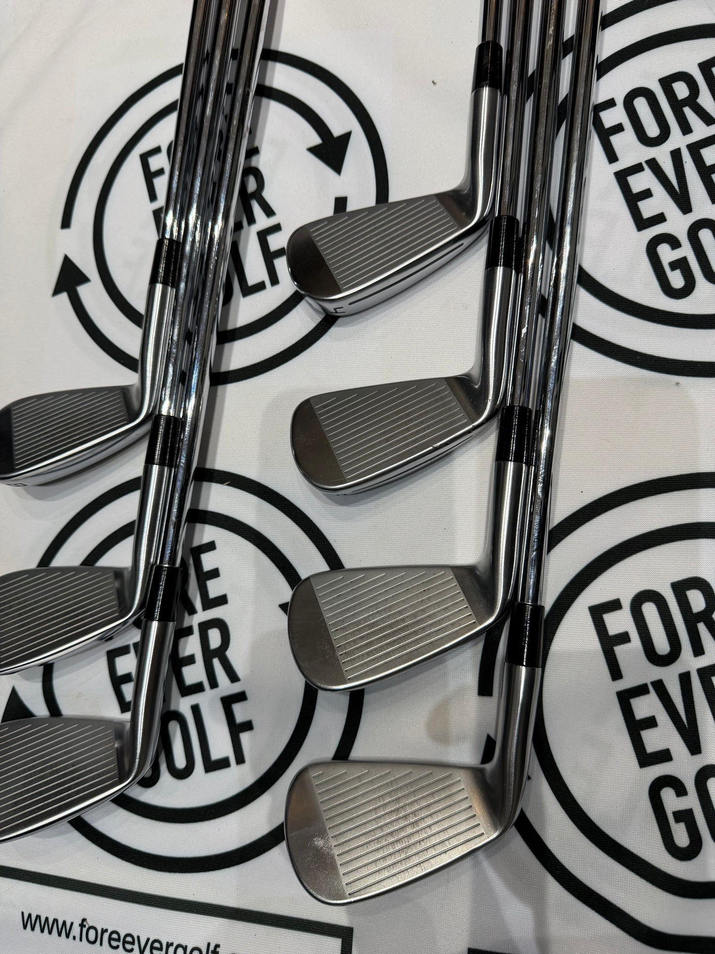 TAYLORMADE P770 (2024) IRONS / 4 - PW / RH / 120g Stiff Flex