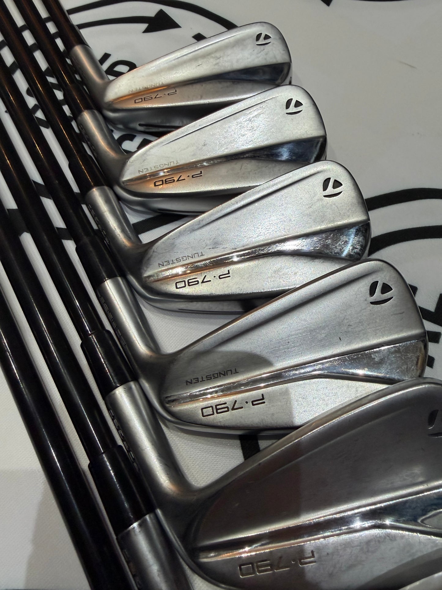 TAYLORMADE P790 (2021) IRONS / 4 - PW / RH / 105g Stiff Flex / Graphite Shafts