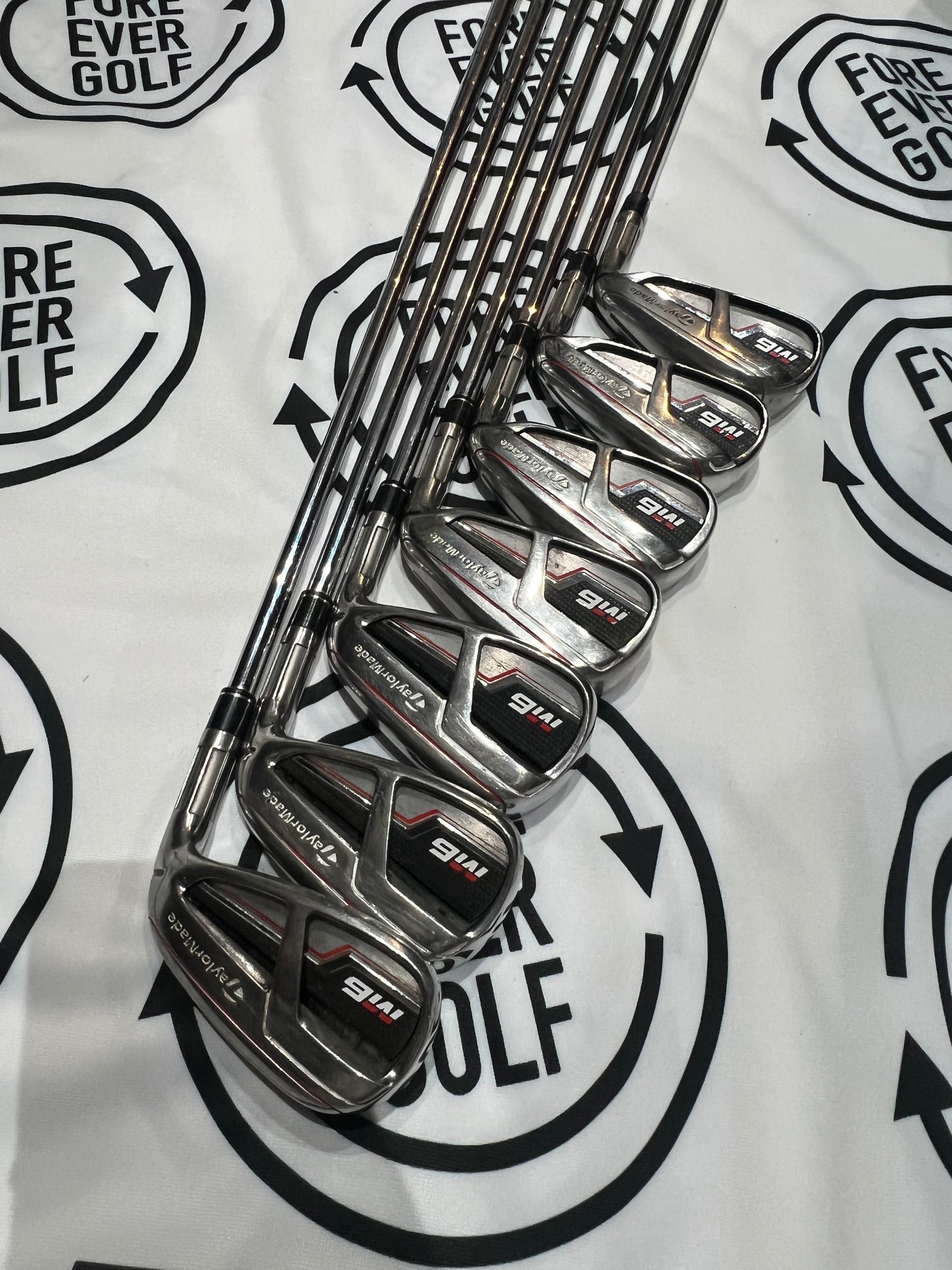 TAYLORMADE M6 IRONS / 4 - PW / RH / Regular Flex
