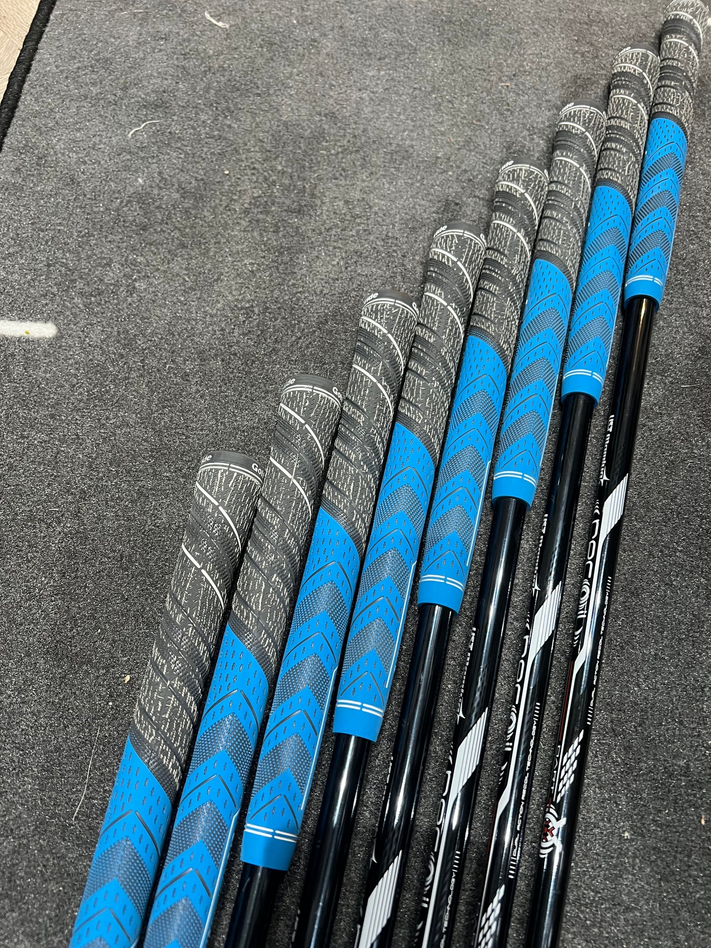 PING i530 IRONS / 4 - UW / BLACK DOT / RH / 75g Stiff Flex Graphite Shafts / MINT USED
