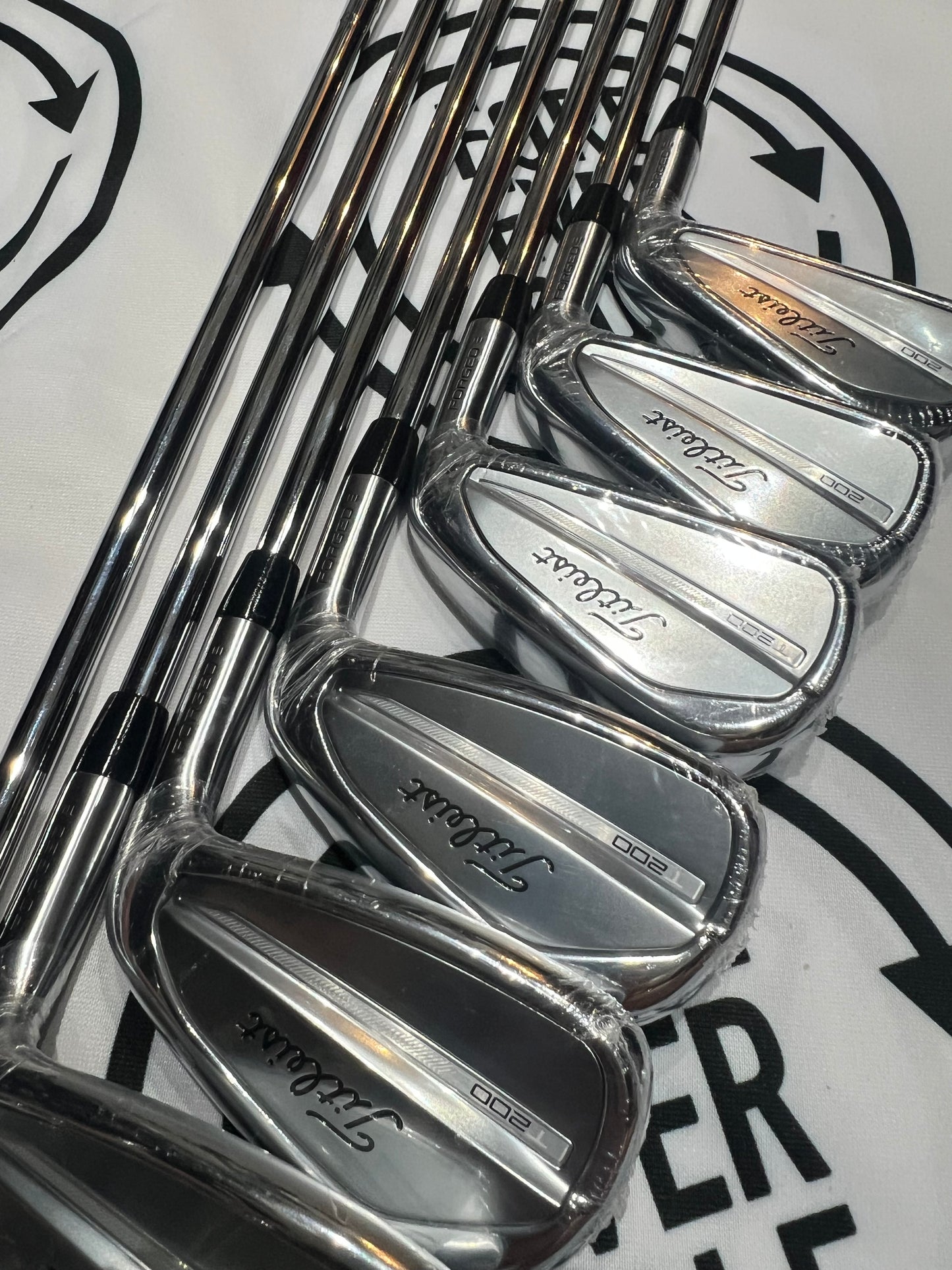 TITLEIST T200 (2023) IRONS / 5 - GW / RH / 102g Reg Flex