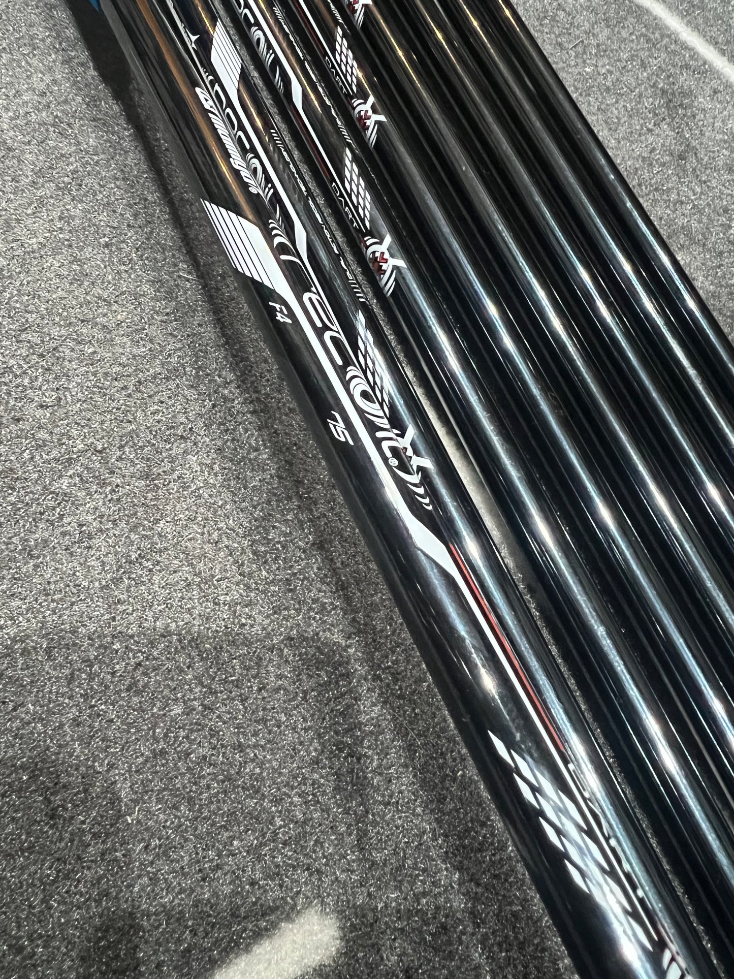 PING i530 IRONS / 4 - UW / BLACK DOT / RH / 75g Stiff Flex Graphite Shafts / MINT USED