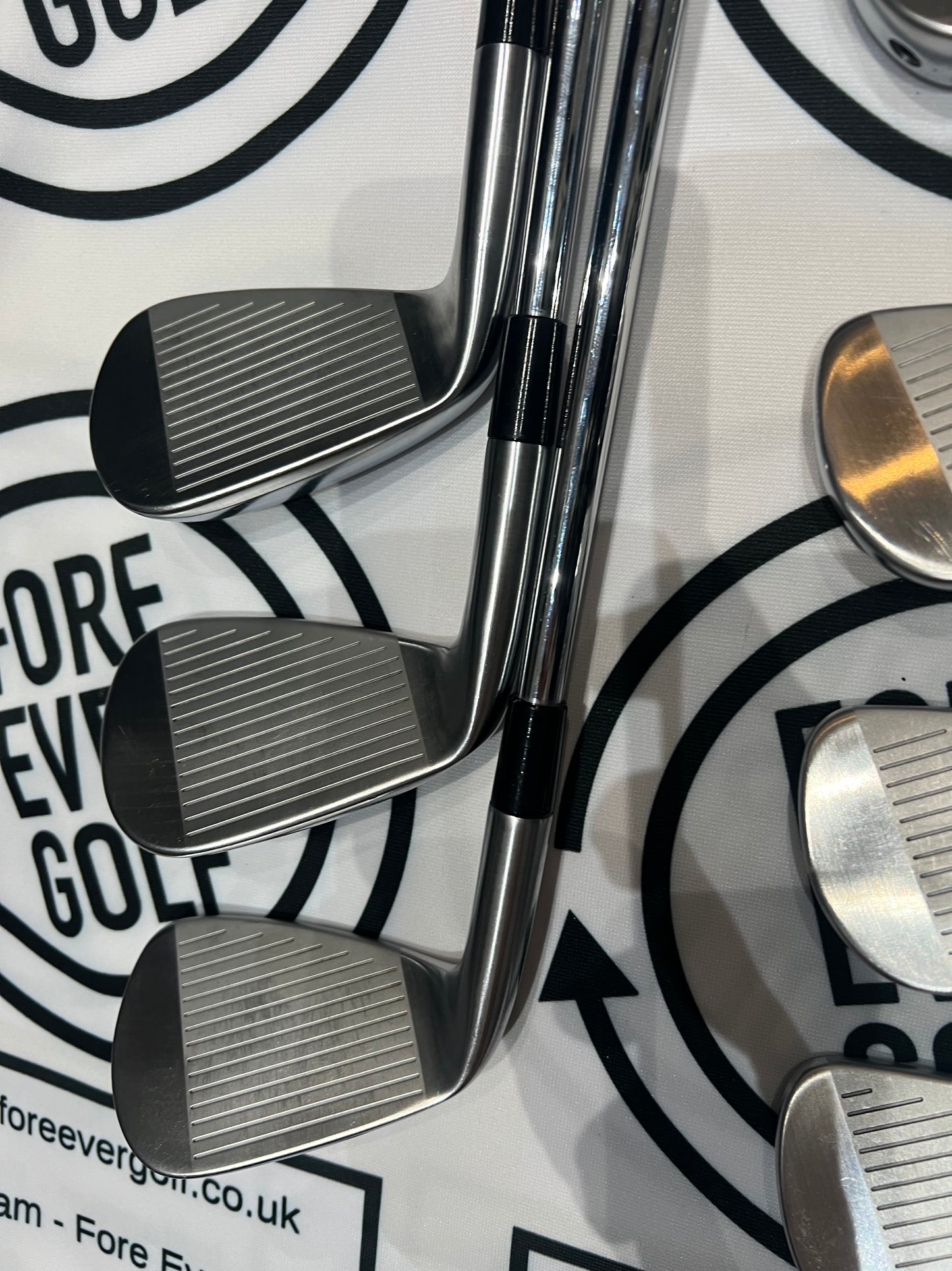 TAYLORMADE P790 (2025) IRONS / 4 - PW / RH / 105g Reg Flex