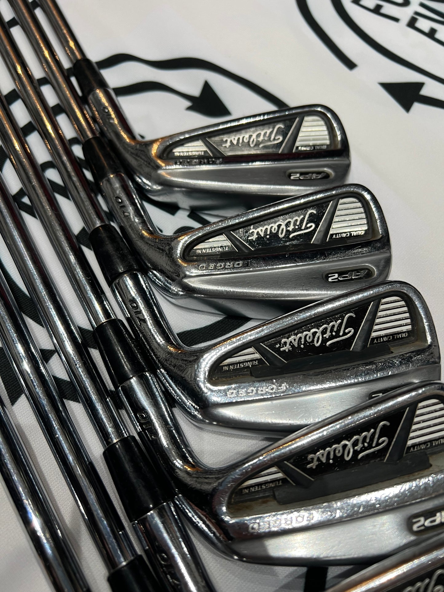 TITLEIST AP2 710 IRONS / 3 - 9 / RH / Regular Flex