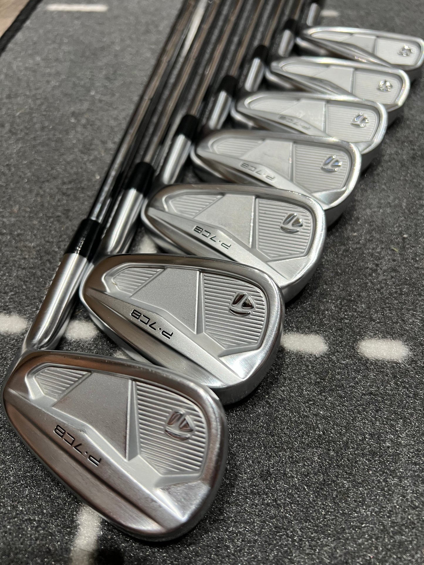 TAYLORMADE P7CB IRONS / 4 - PW / Mens RH / X100 X-Stiff Flex