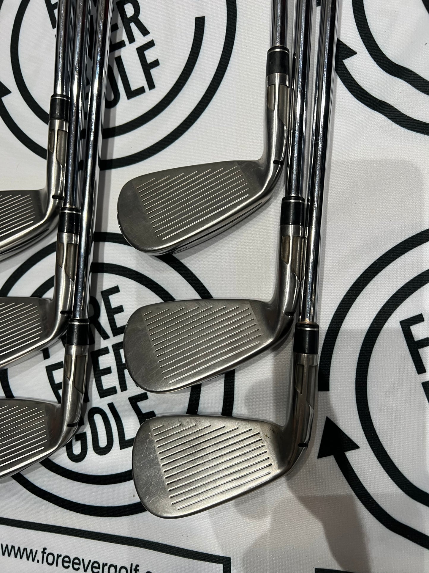 TAYLORMADE SIM2 IRONS / 5 - PW / Mens RH / 95g Reg Flex