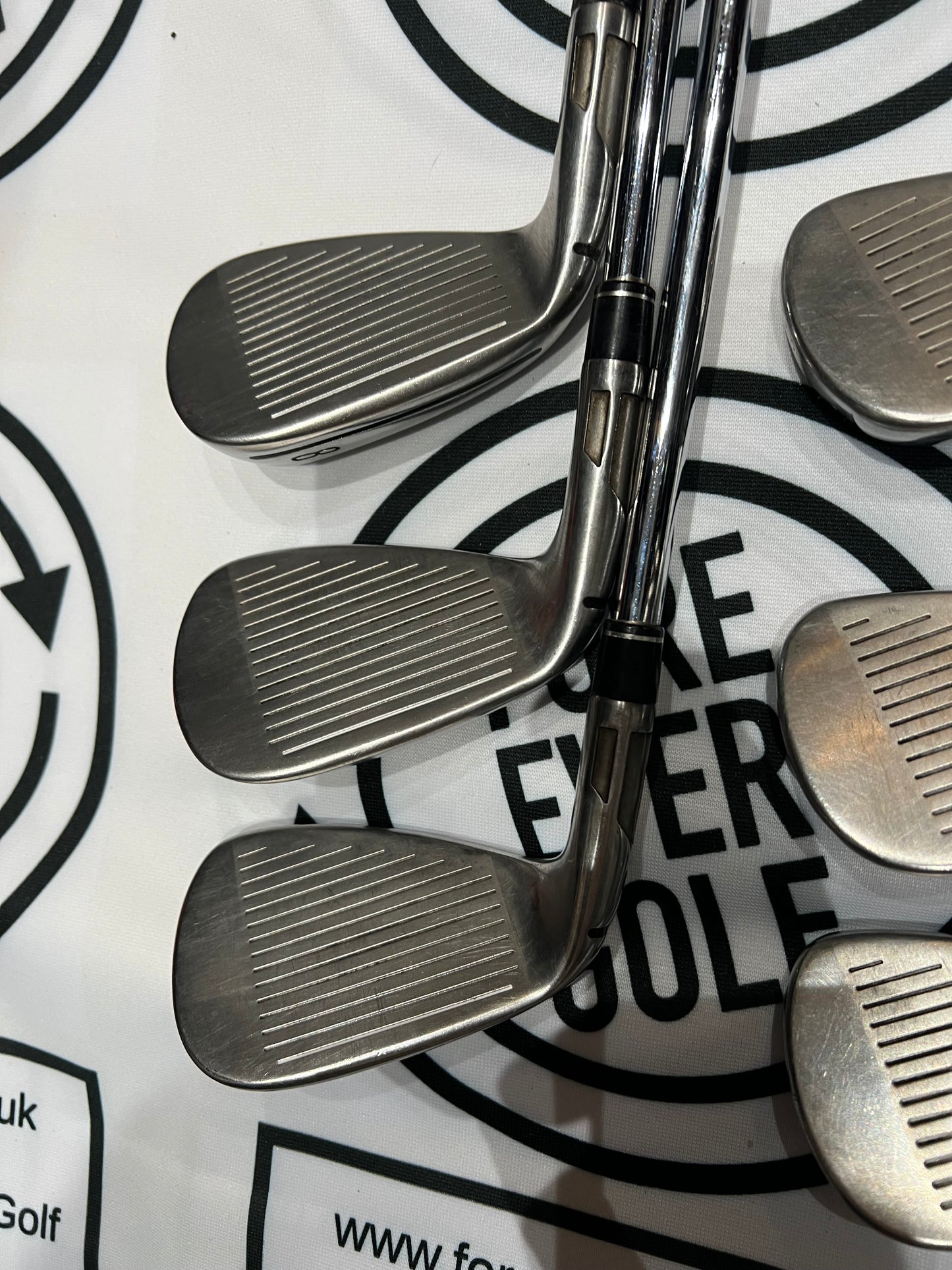 TAYLORMADE SIM2 IRONS / 5 - PW / Mens RH / 95g Reg Flex