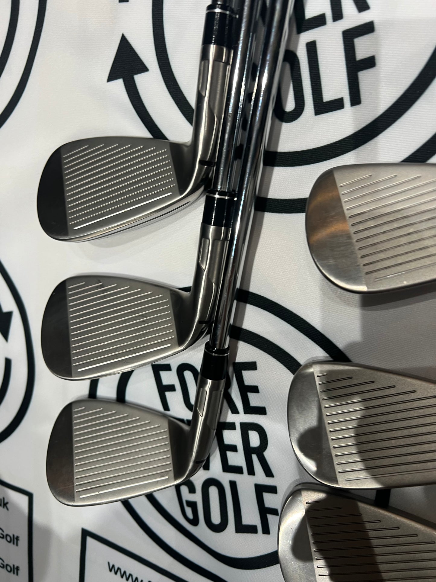 TAYLORMADE SIM2 MAX IRONS / 5 - PW / RH / 85g Reg Flex