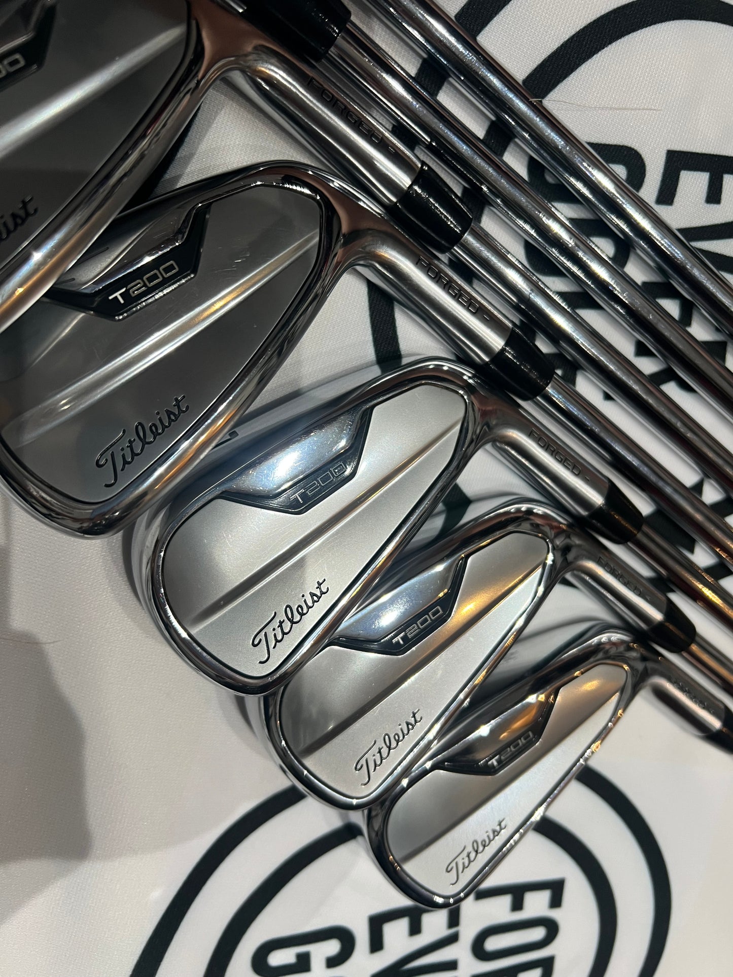 TITLEIST T200 (2021) IRONS / 5 - GW / Mens RH / S300 Stiff Shafts