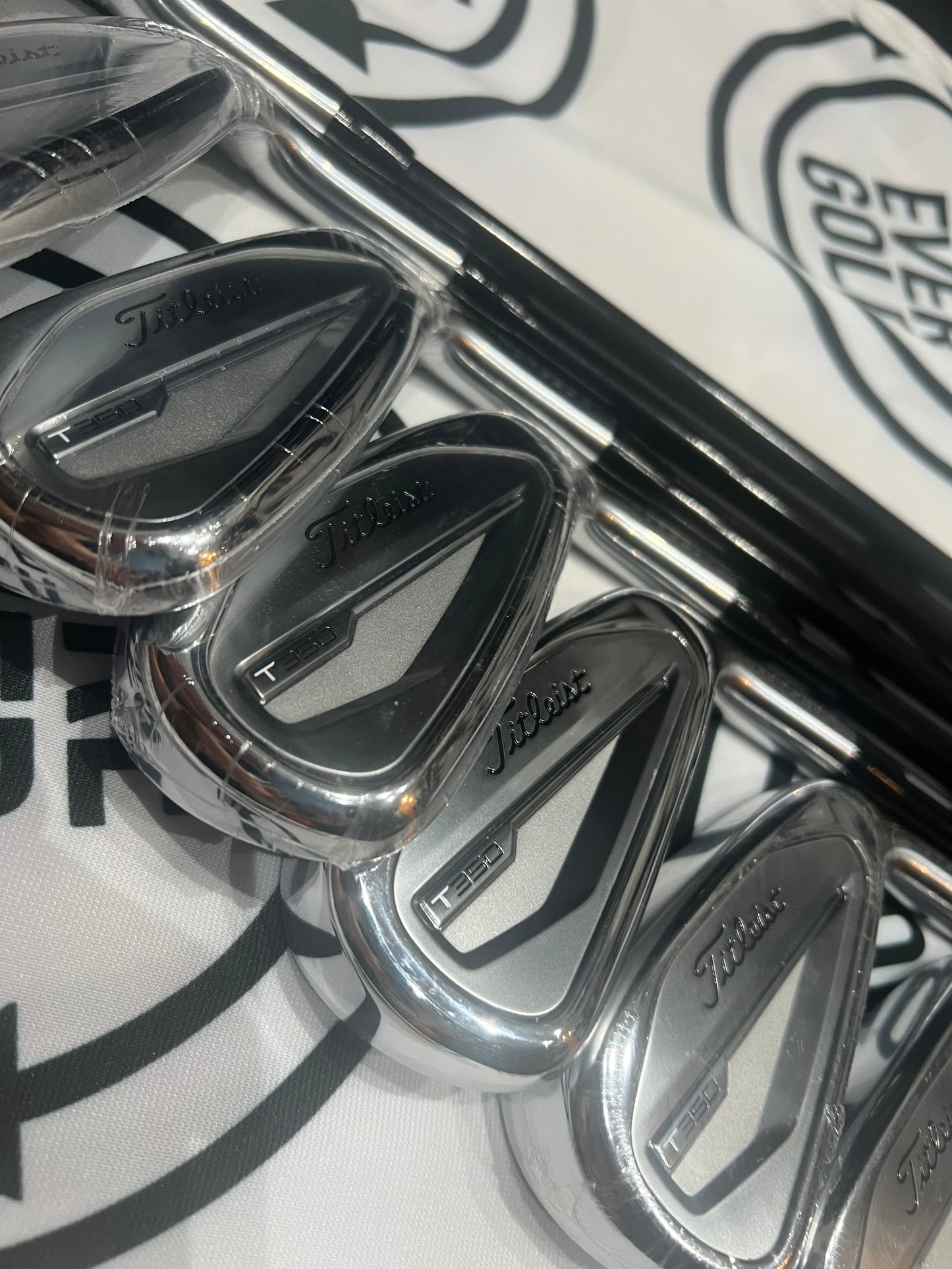TITLEIST T350 IRONS / 5 - PW + 48 / Mens RH / Reg Flex Graphite Shafts
