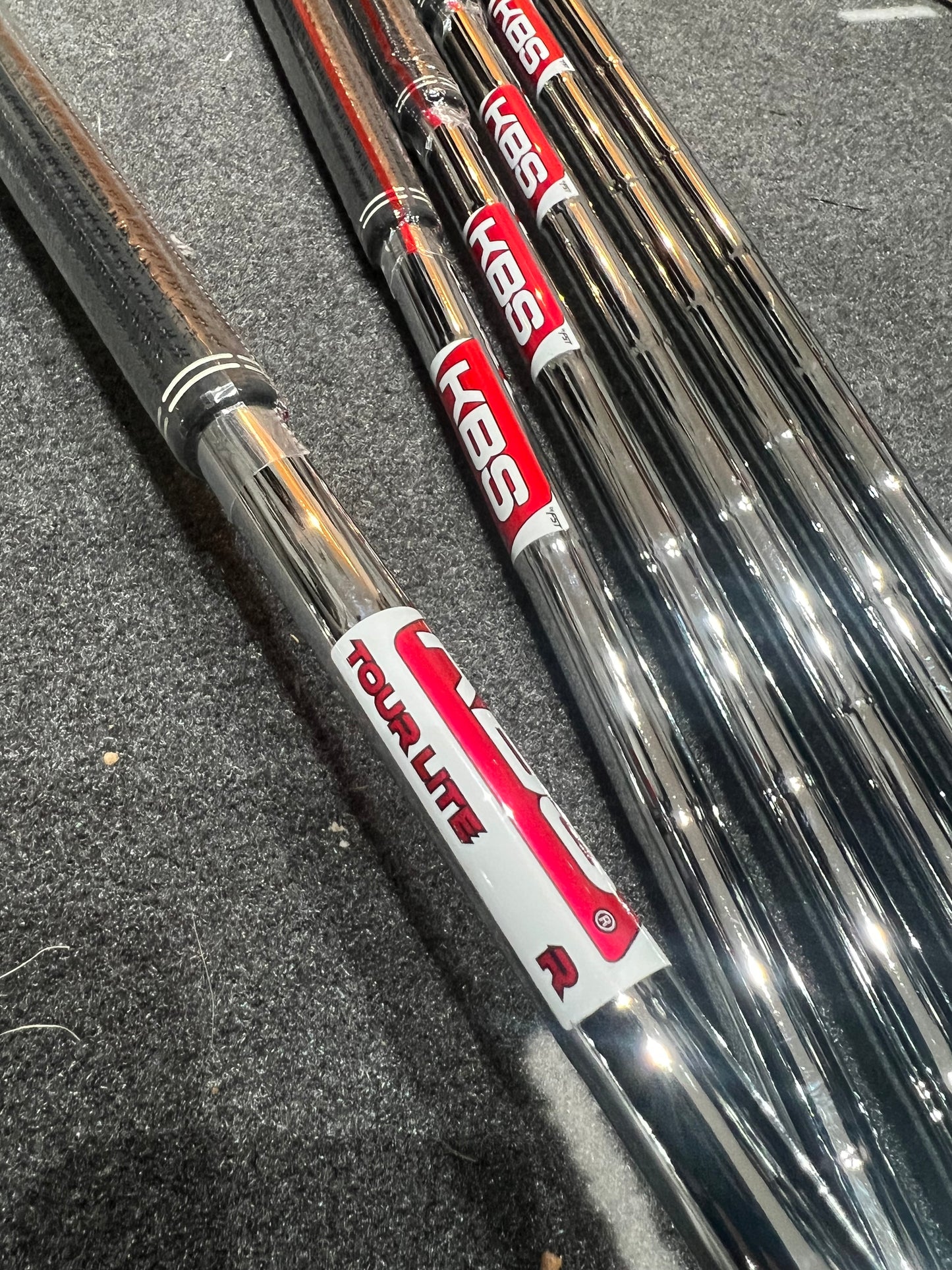 COBRA DS ADAPT IRONS / 5-PW / Mens RH / Regular Flex