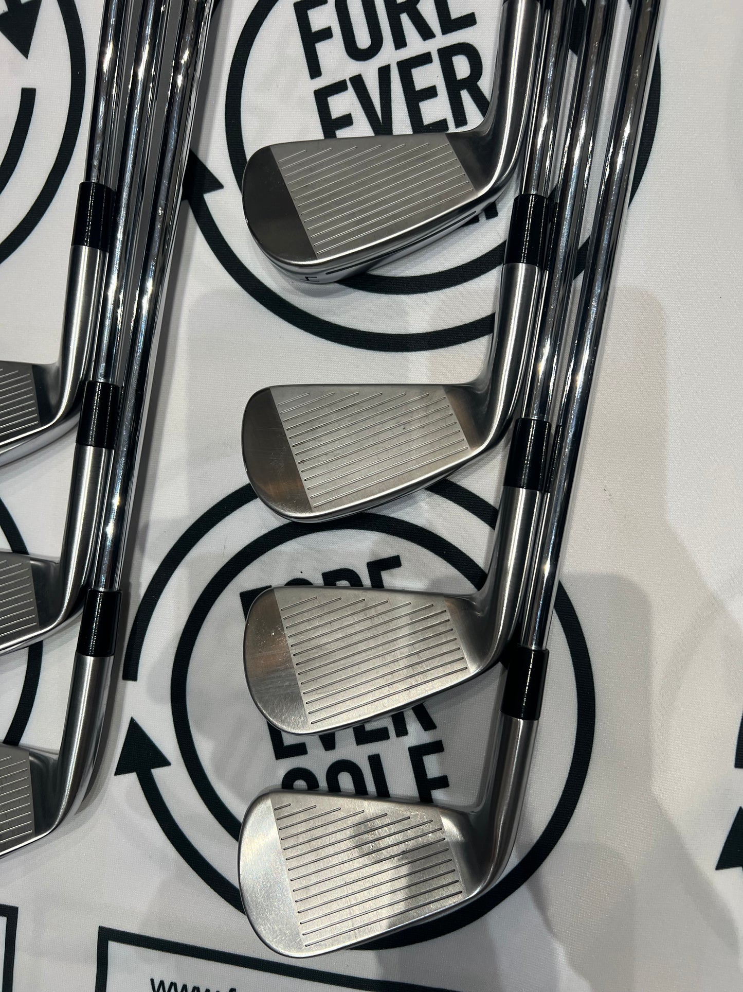 TAYLORMADE P790 (2025) IRONS / 4 - PW / RH / 105g Reg Flex