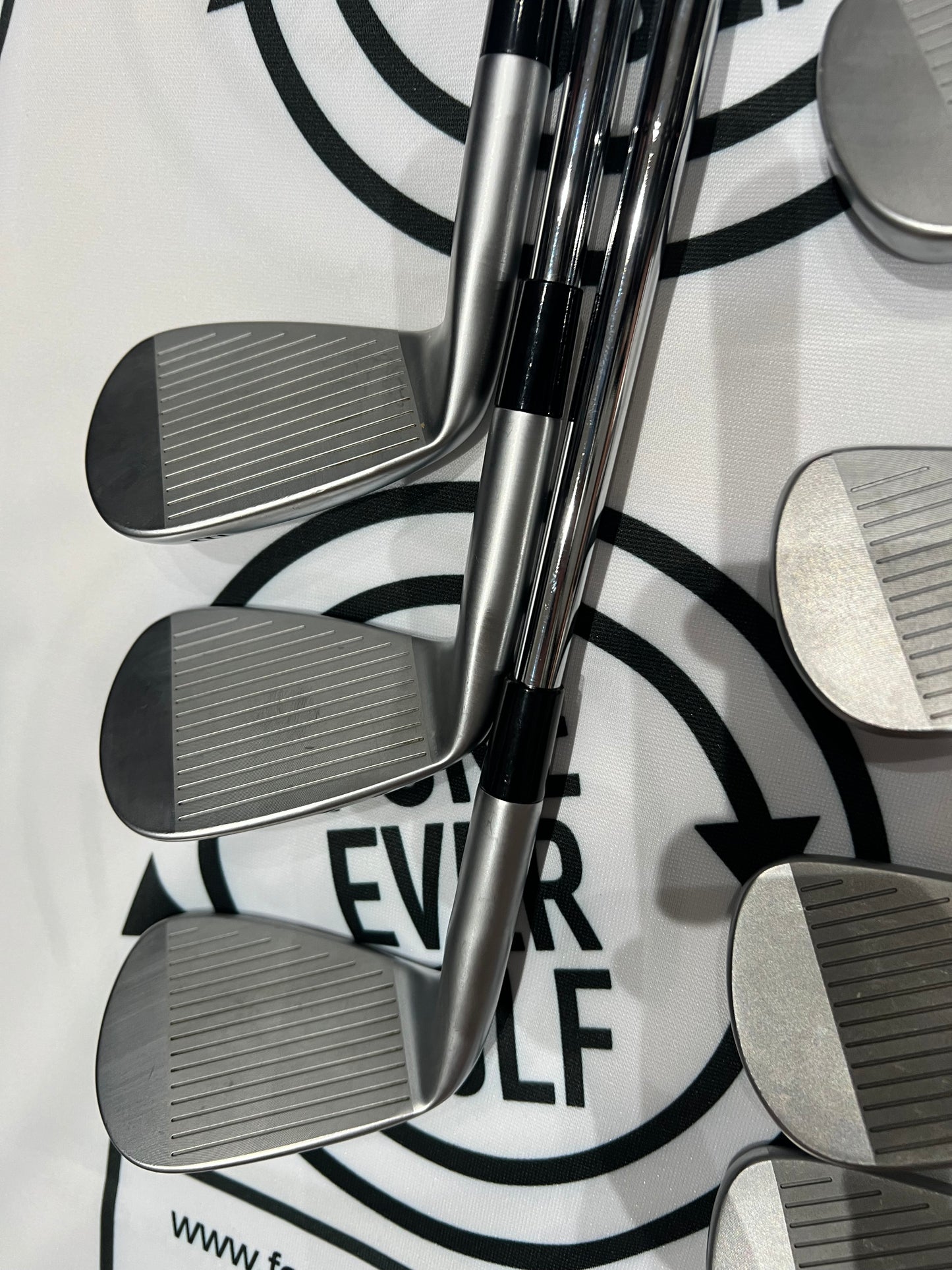 TAYLORMADE P7MC (2023) IRONS / 4 - PW / RH / 130g Stiff Flex