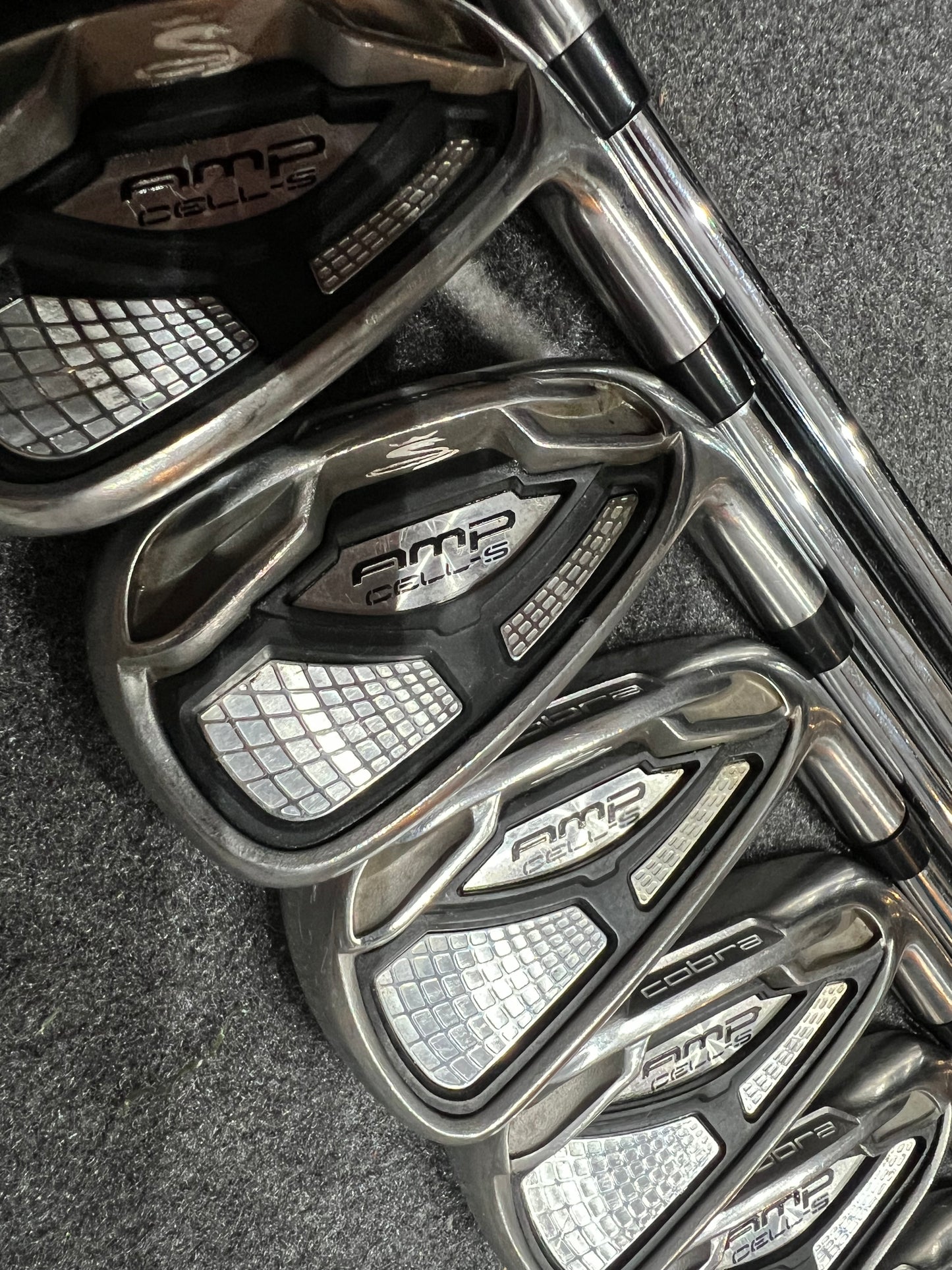 COBRA AMP CELL S IRONS (4 - PW), Mens RH, Regular Flex