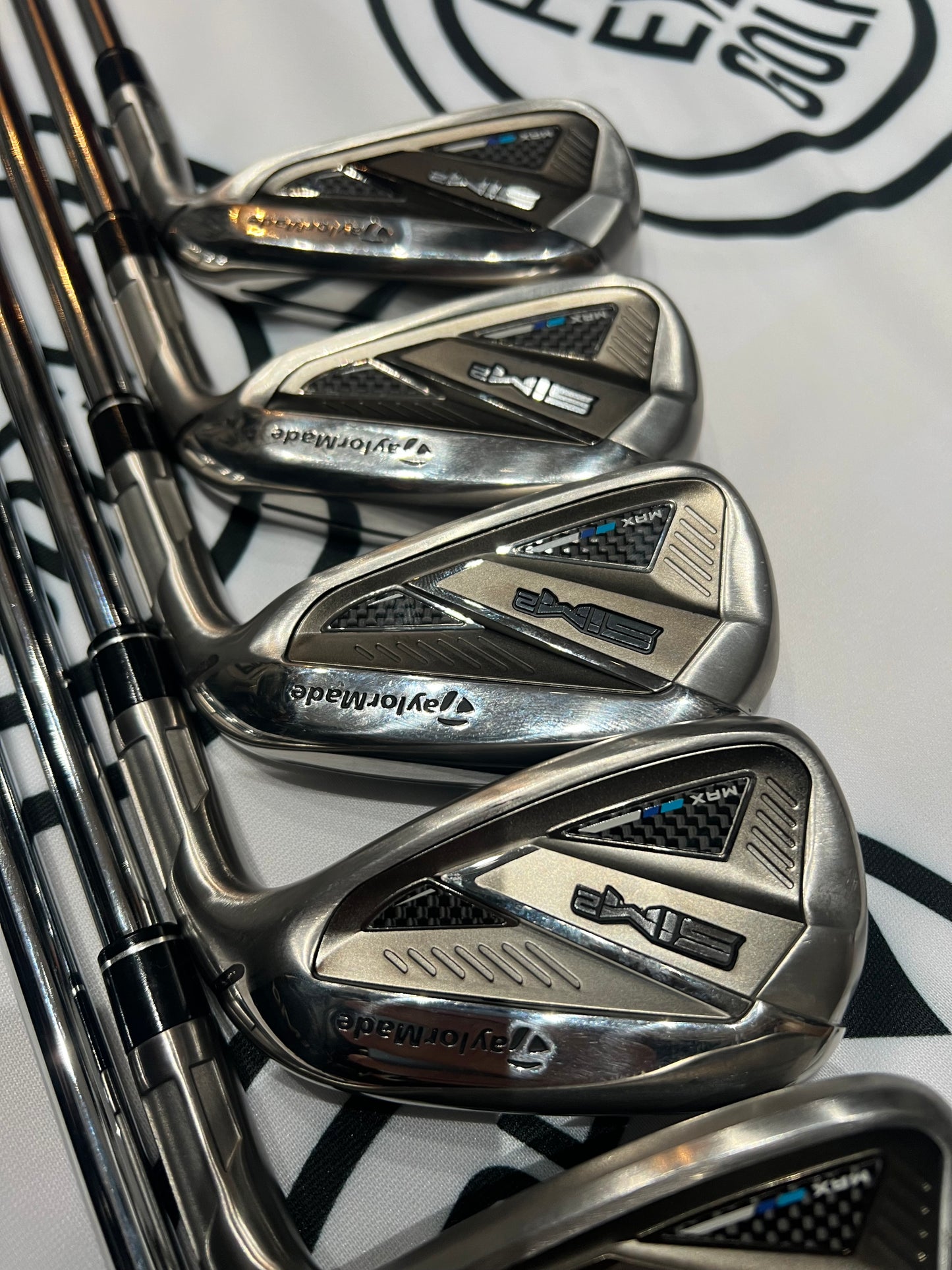 TAYLORMADE SIM2 MAX IRONS / 5 - PW / RH / 85g Reg Flex