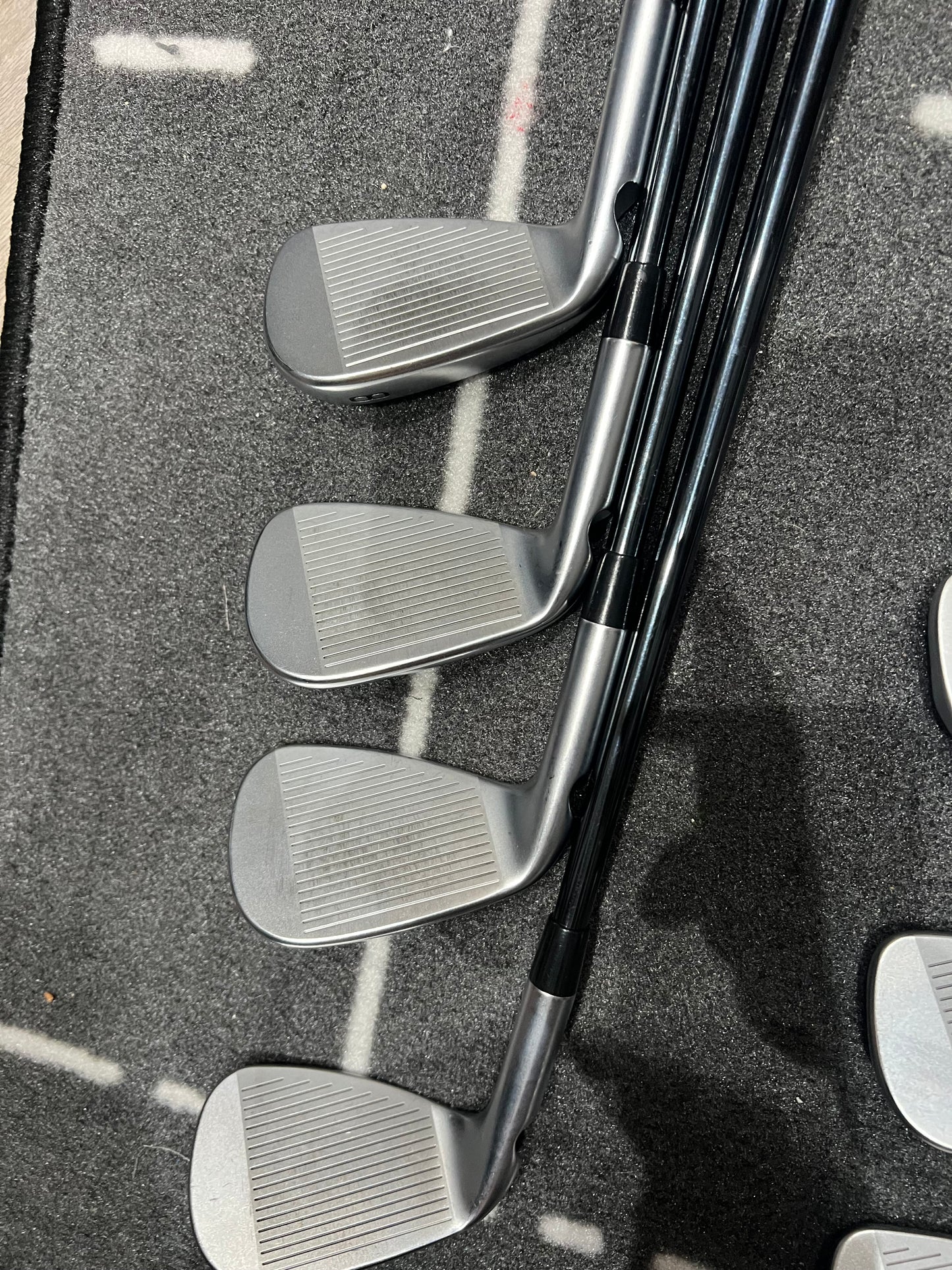 PING i530 IRONS / 4 - UW / BLACK DOT / RH / 75g Stiff Flex Graphite Shafts / MINT USED