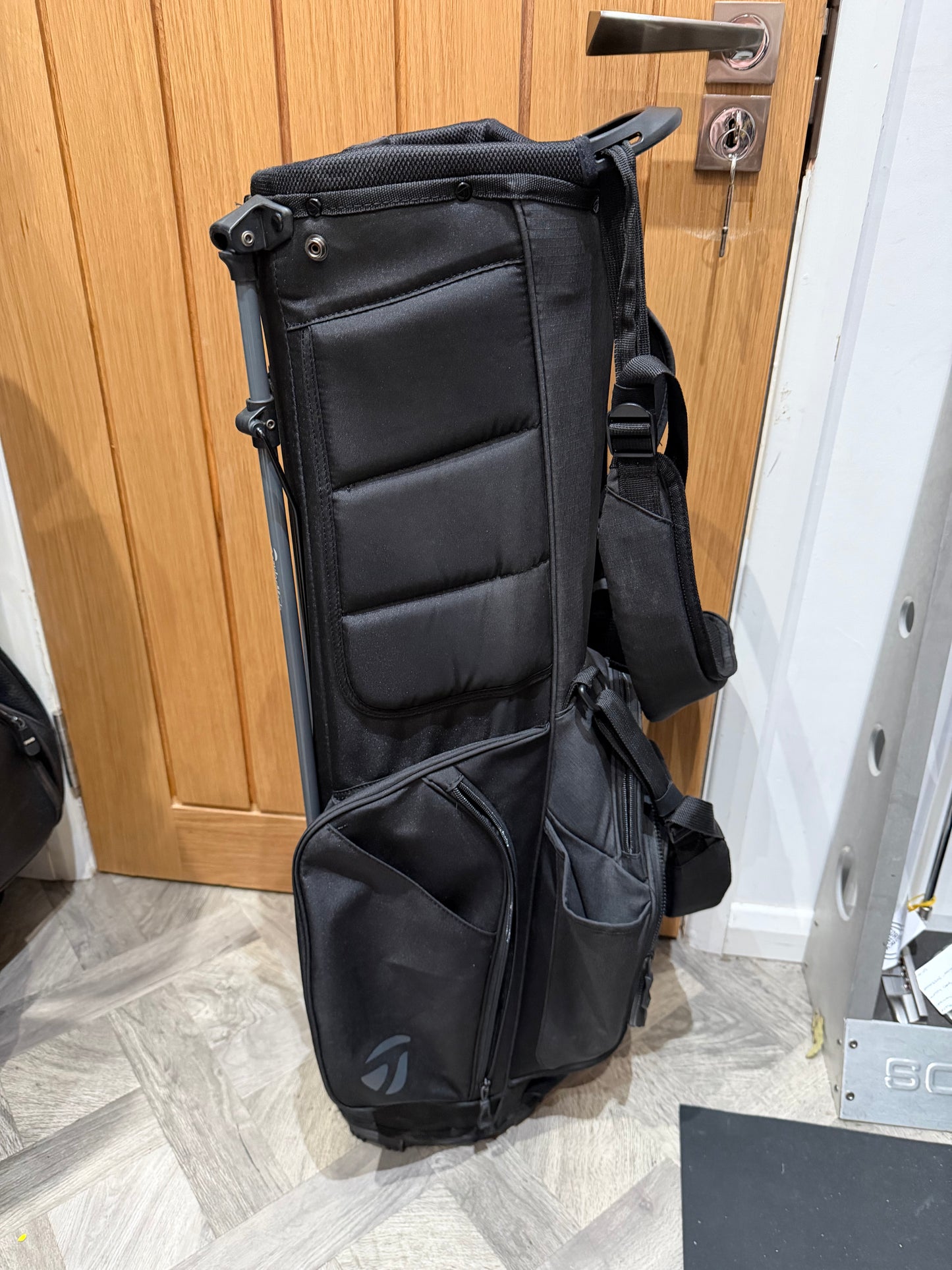TAYLORMADE FLEX-TECH GOLF CARRY BAG / 4 Way Divide / Black/Black