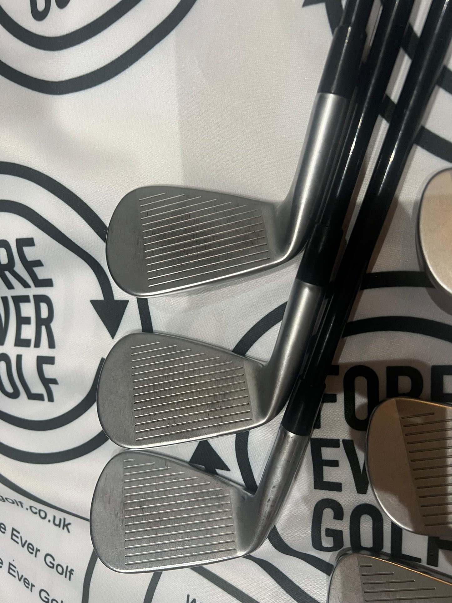 TAYLORMADE P770 IRONS (2023) / 5 - PW / RH / 60g Reg Flex GRAPHITE Shafts/ MINT