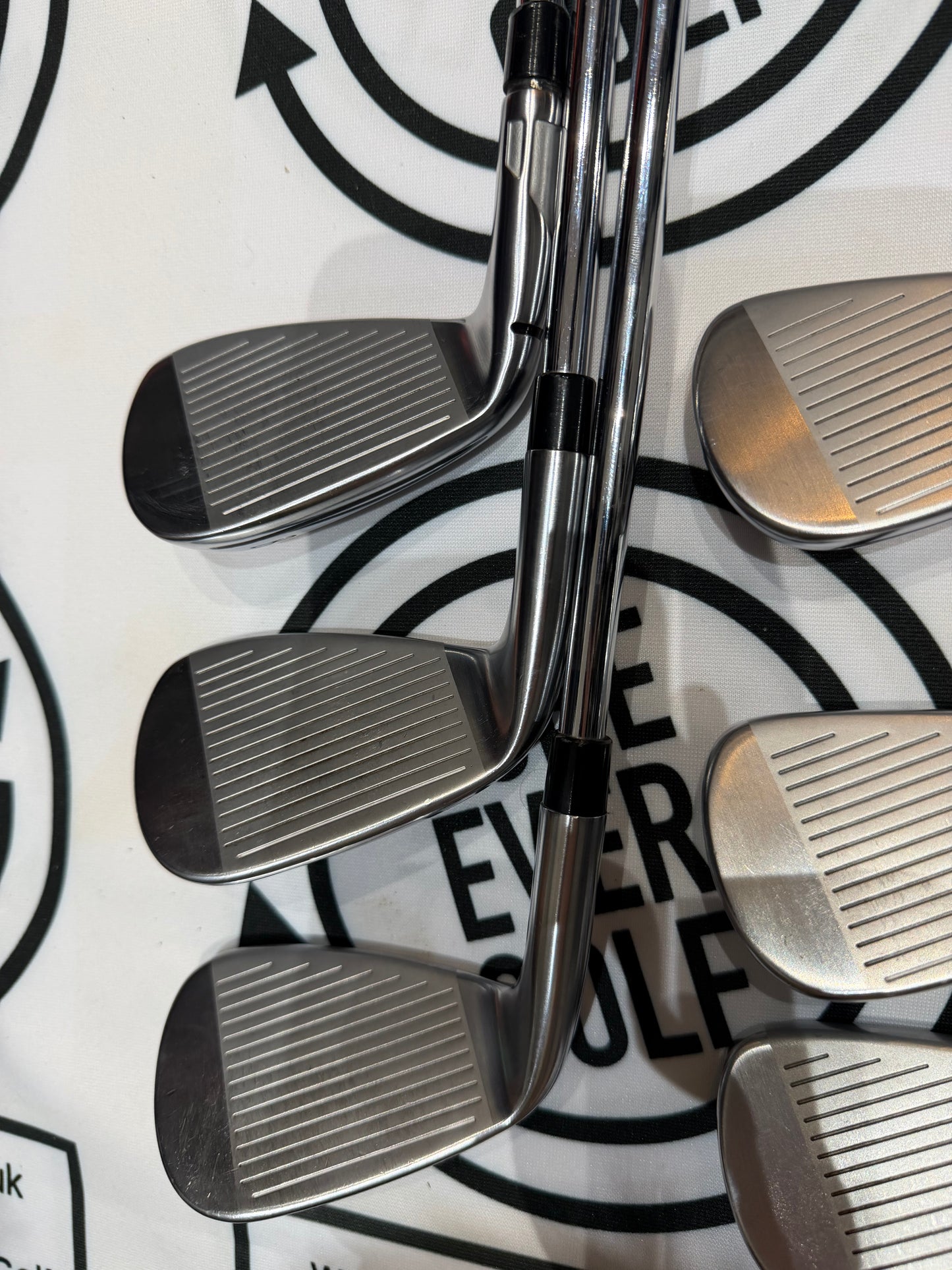 TAYLORMADE Qi IRONS / 5 - PW / RH / 85g Stiff Flex