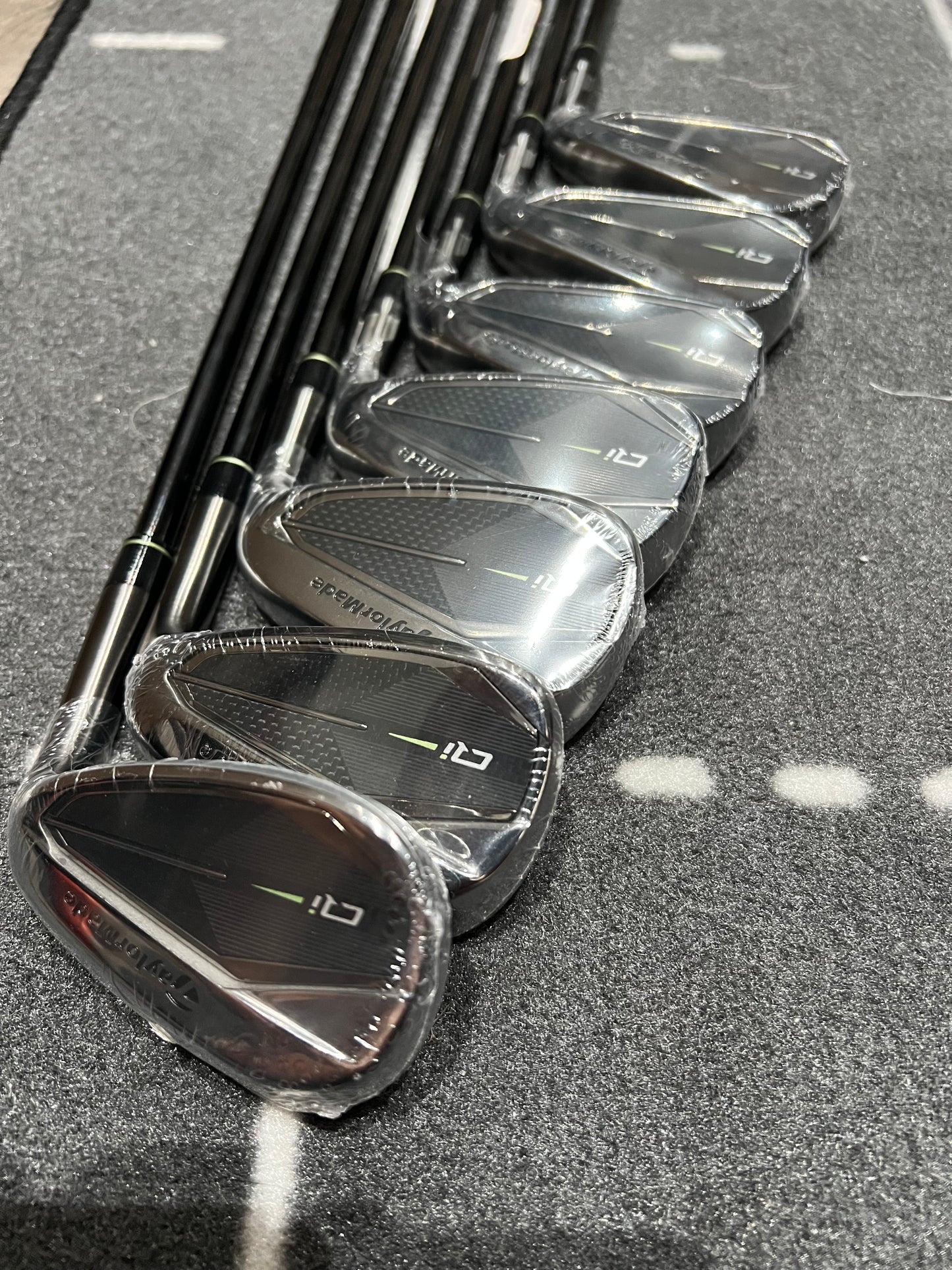 TAYLORMADE Qi GUNMETAL IRONS / 5 - SW / Mens RH / 85g Reg Flex