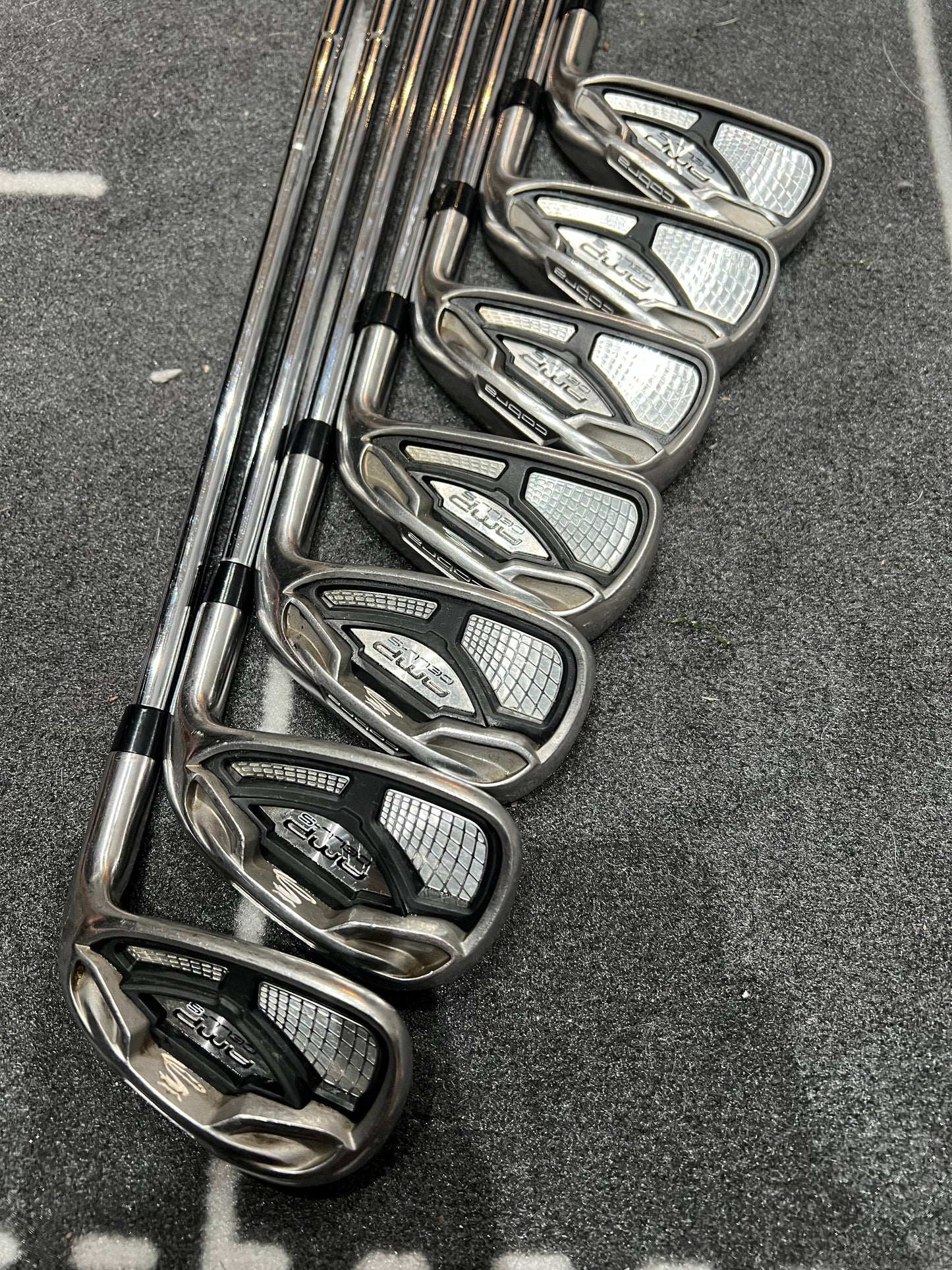 COBRA AMP CELL S IRONS (4 - PW), Mens RH, Regular Flex