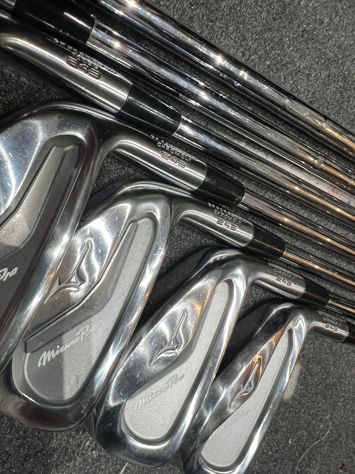 MIZUNO PRO 243 IRONS / 4 - PW / Mens RH / 105g X-Stiff Flex
