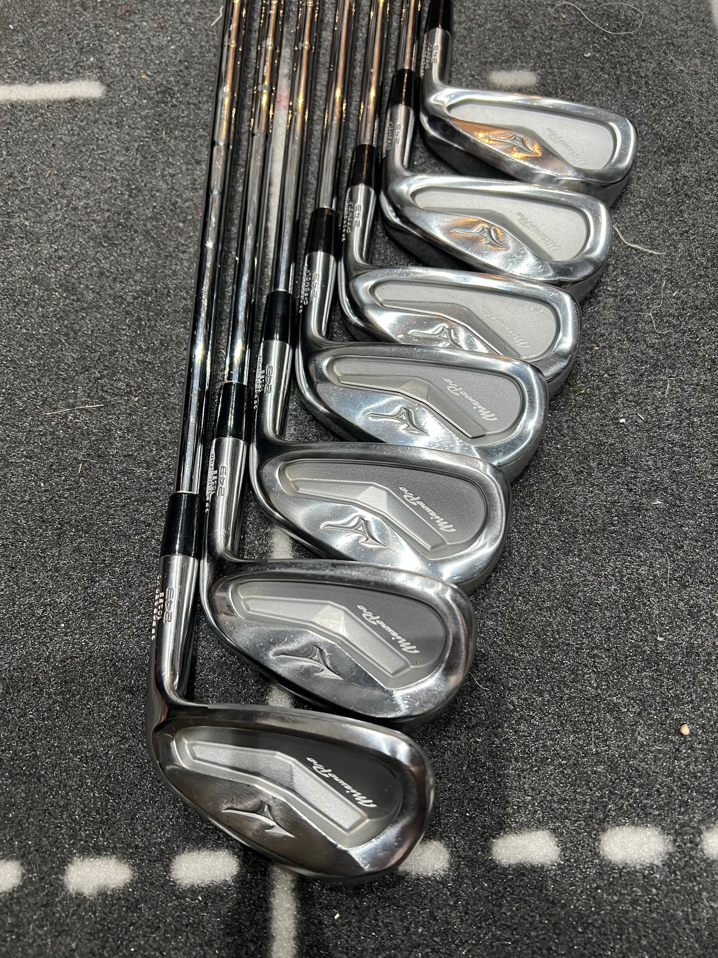 MIZUNO PRO 243 IRONS / 4 - PW / Mens RH / 105g X-Stiff Flex