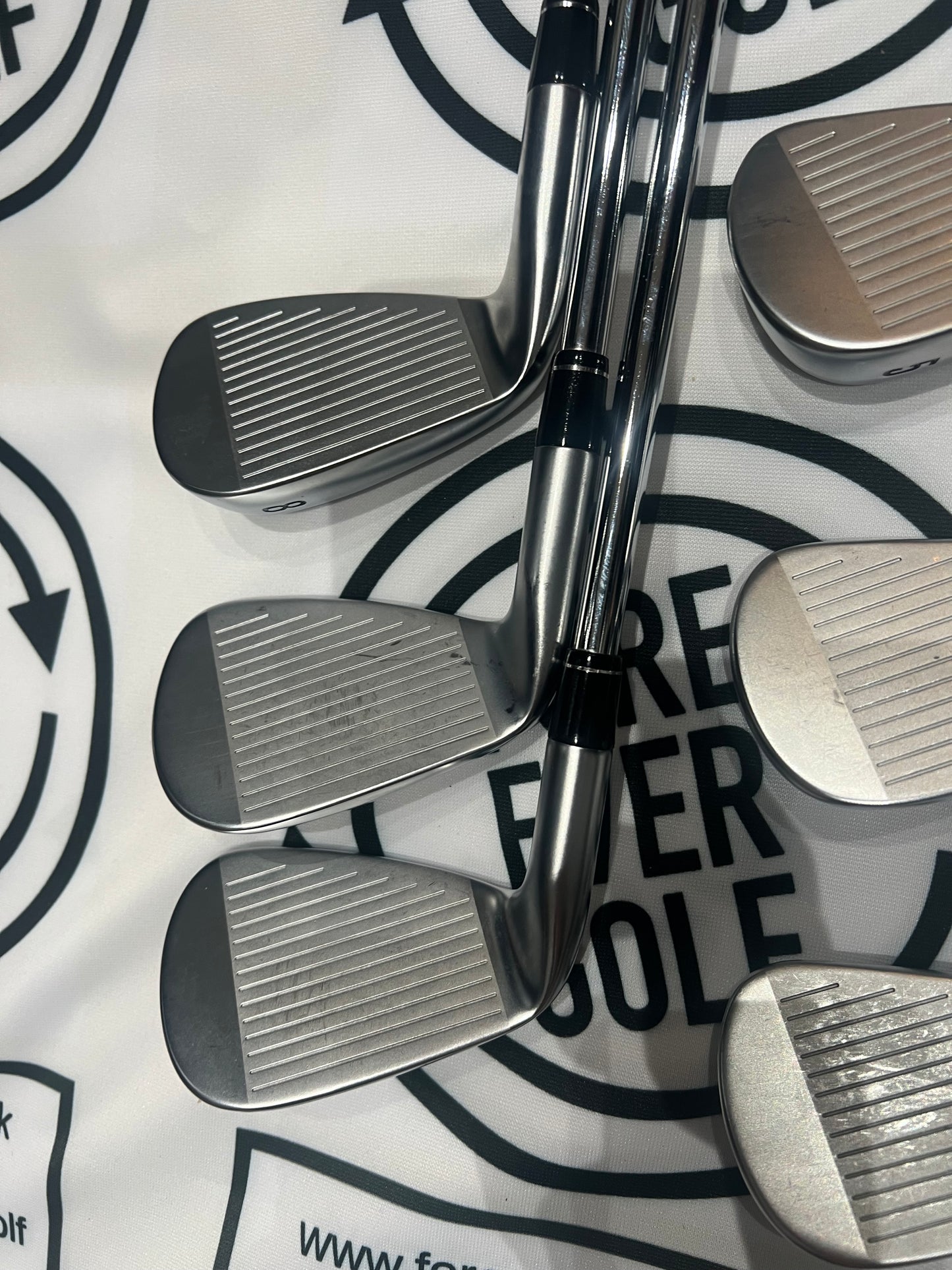 CALLAWAY APEX Ai300 IRONS / 5 - PW / Regular Flex