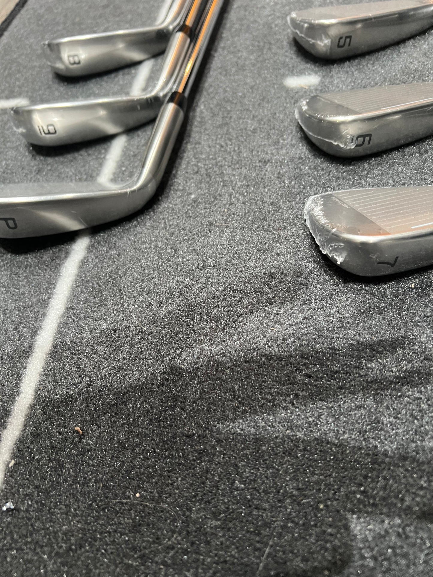 COBRA DS ADAPT IRONS / 5-PW / Mens RH / Regular Flex