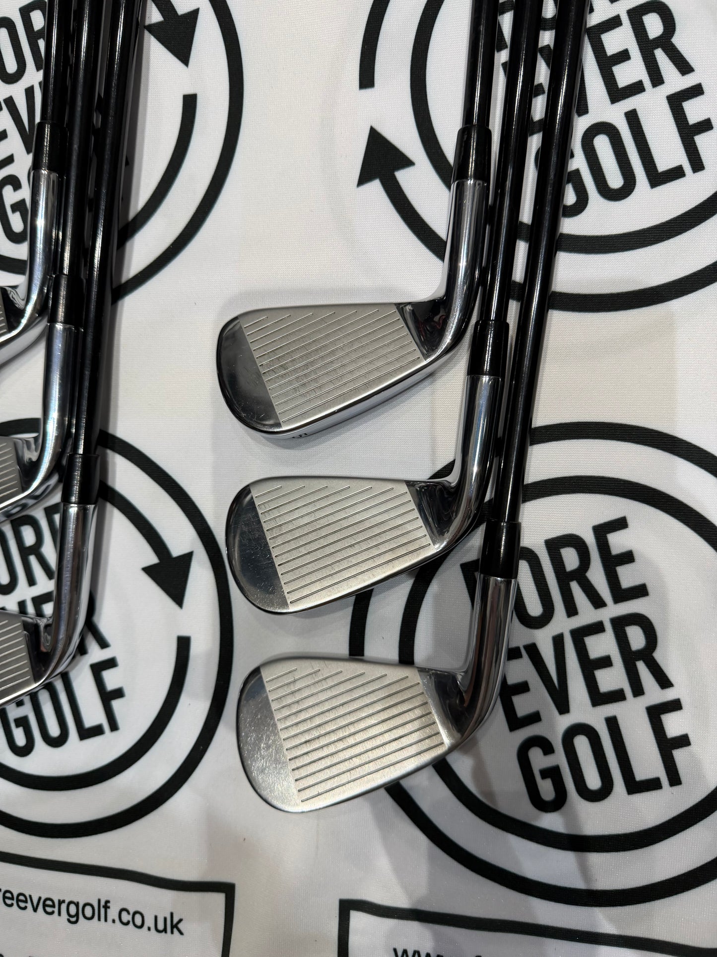 CALLAWAY ROGUE ST PRO IRONS / 5-PW / RH / 85g Stiff Flex Graphite Shafts