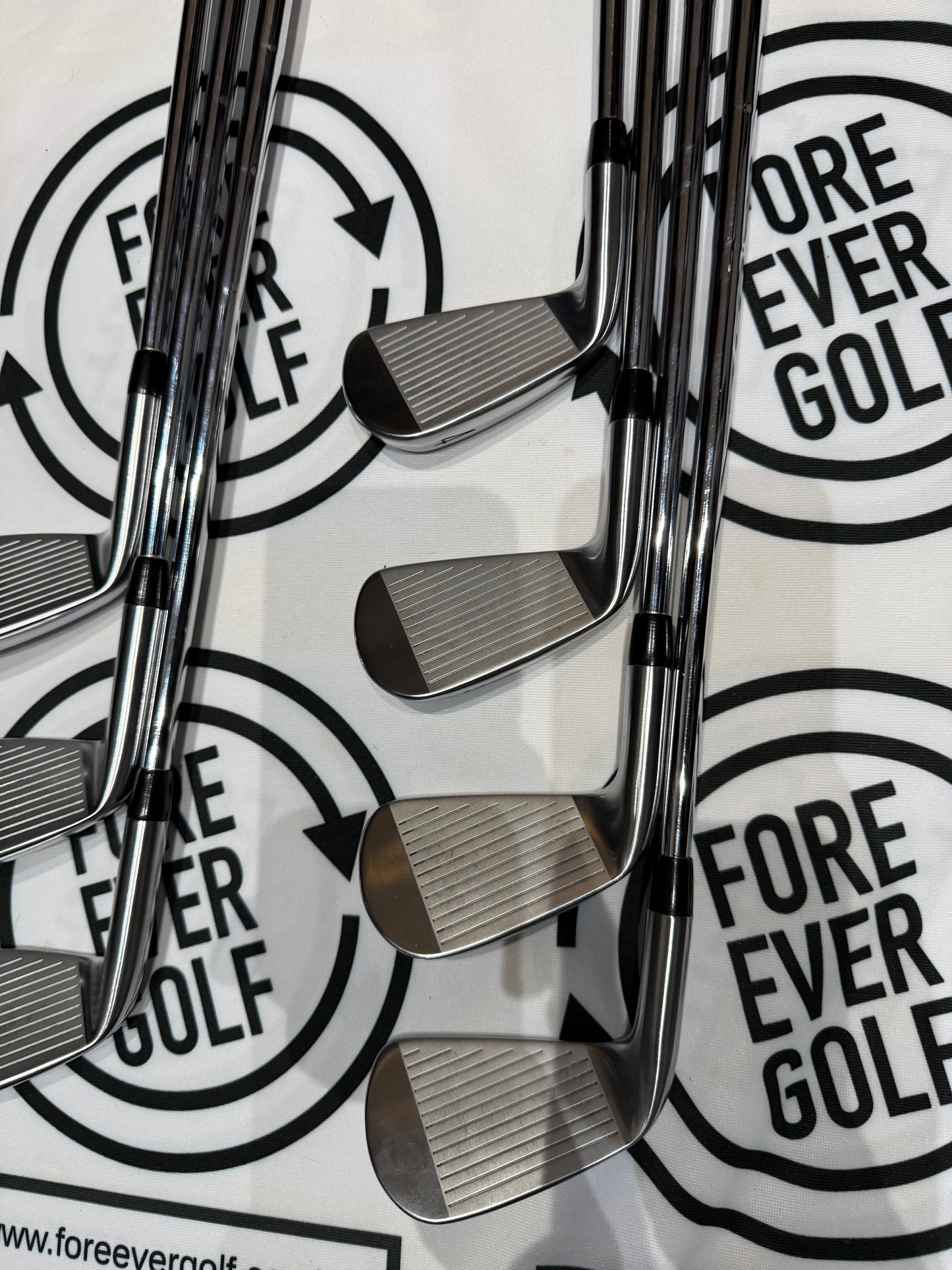 TITLEIST T100 (2021) IRONS / 4 - PW / RH / Stiff Flex