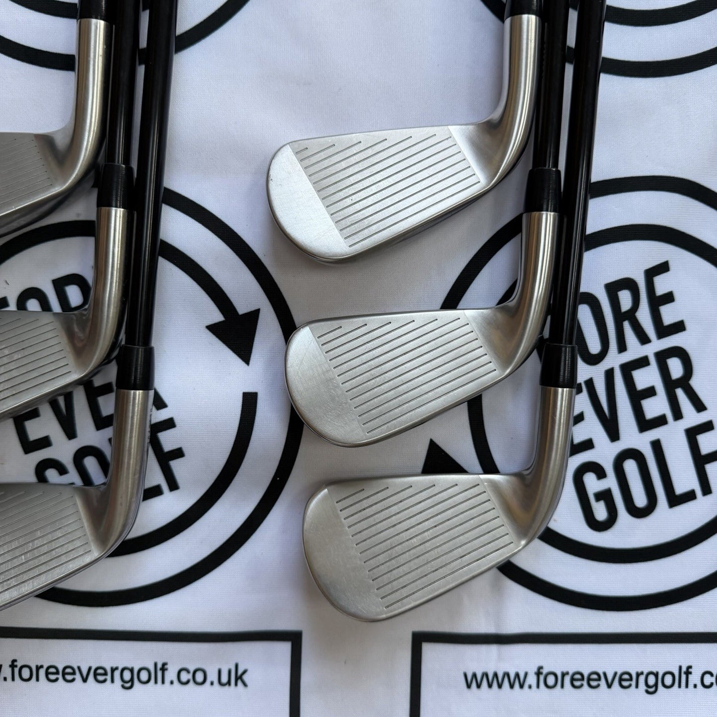 TITLEIST T300 (2019) IRONS / 5 - PW / AM(2) Reg Flex / Graphite Shafts / GOOD