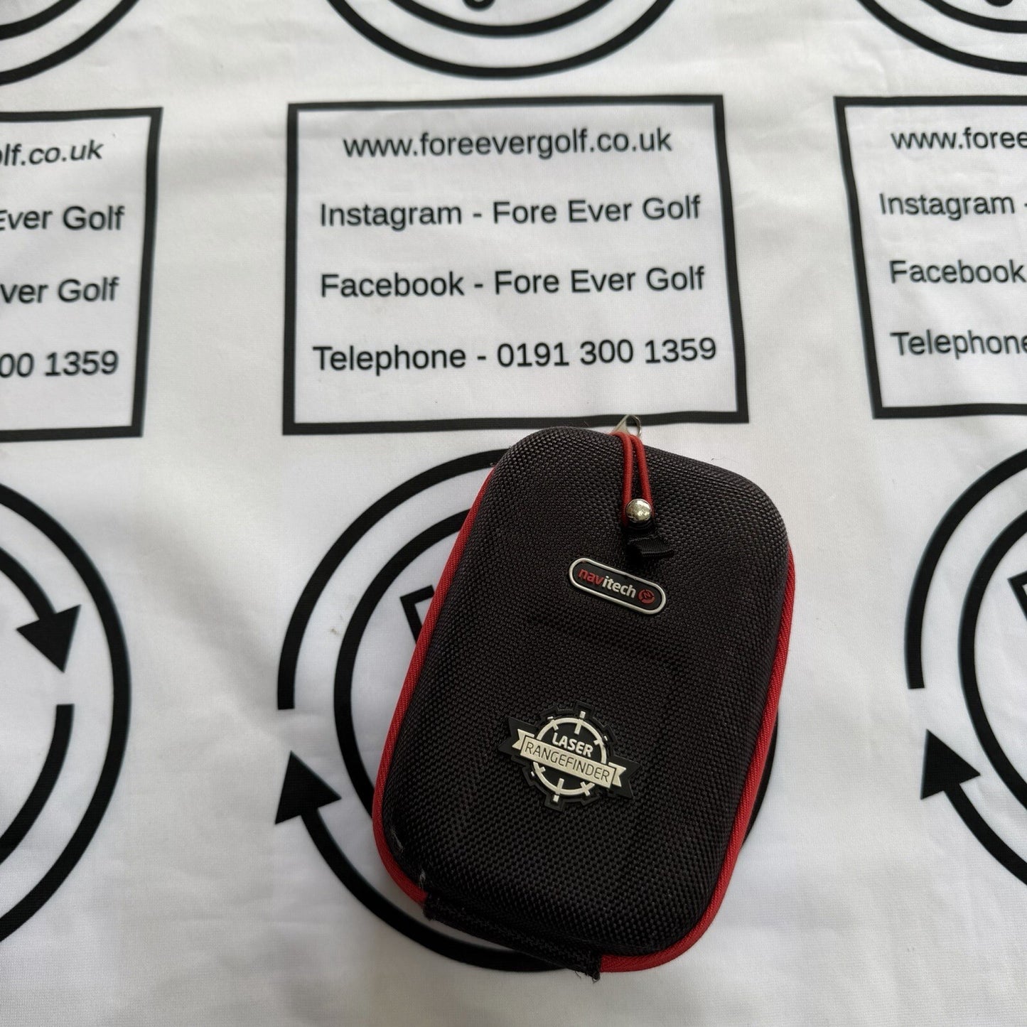 BUSHNELL TOUR V2 GOLF RANGE FINDER / GOOD USED