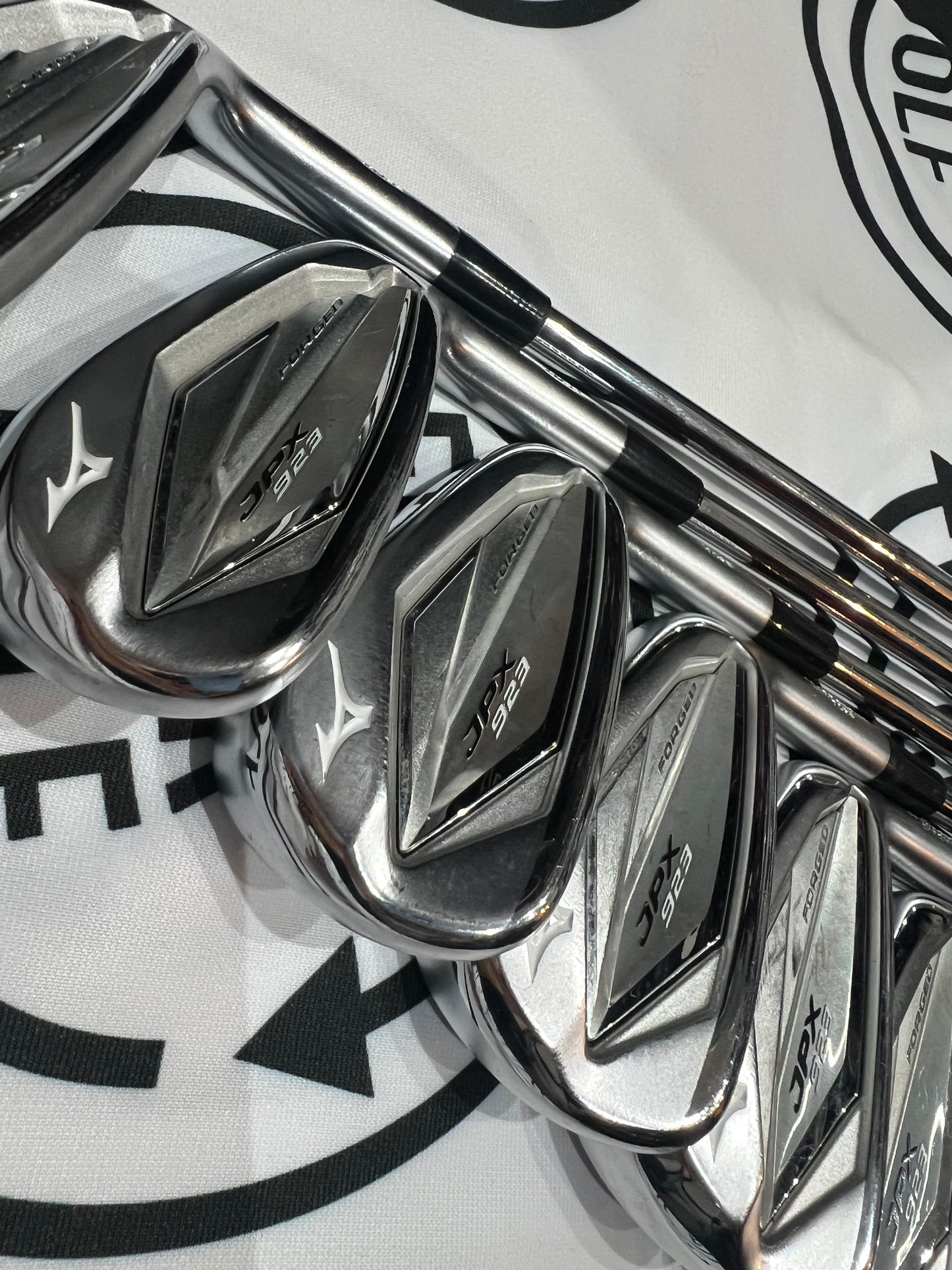 MIZUNO JPX 923 FORGED IRONS / 5 - GW / Mens RH / Stiff Flex