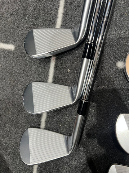 SRIXON ZXi7 IRONS / 5 - PW / RH / 115g Stiff Flex