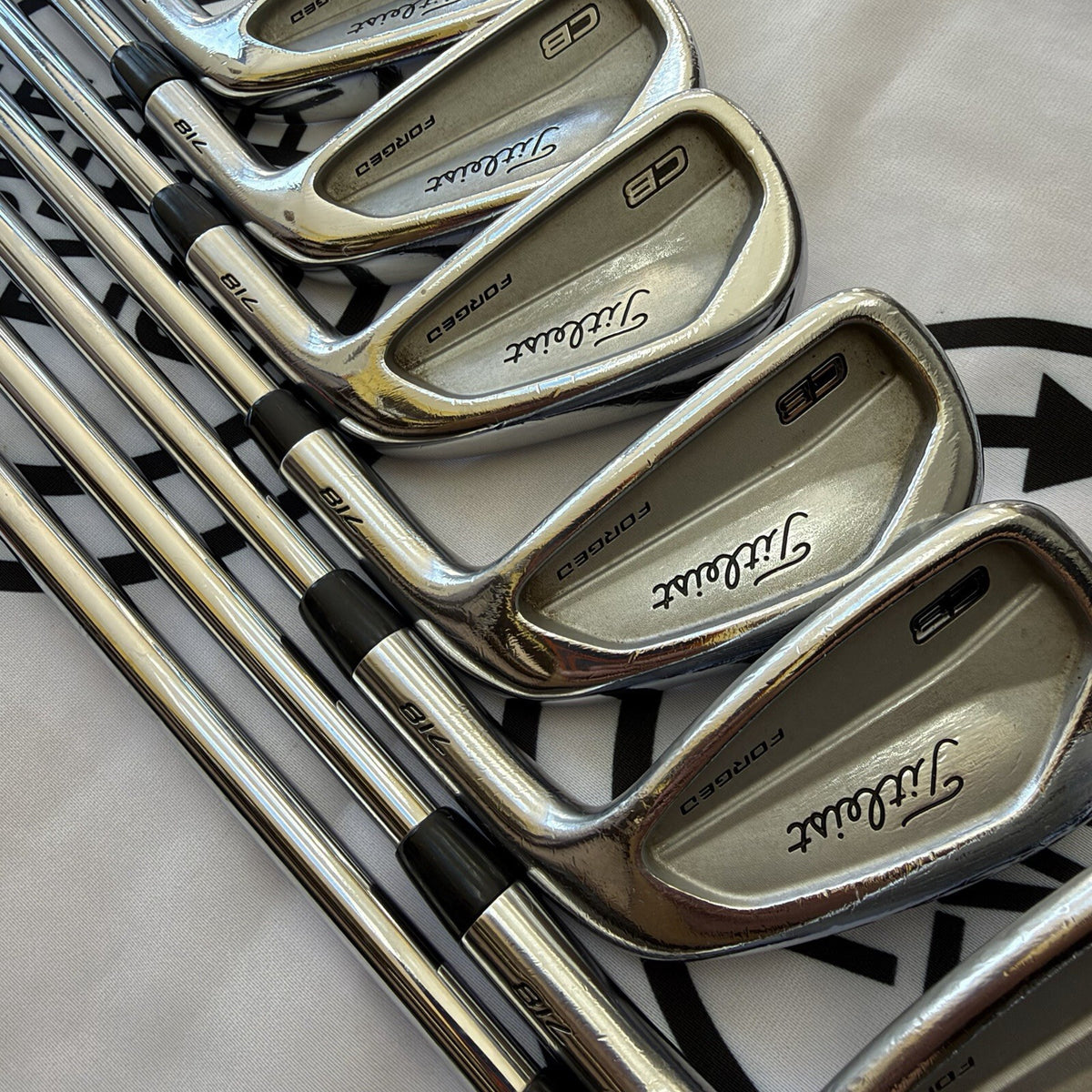 TITLEIST 718 CB IRONS / 4 - PW / Mens RH / S300 AMT White Stiff Flex / GOOD USED