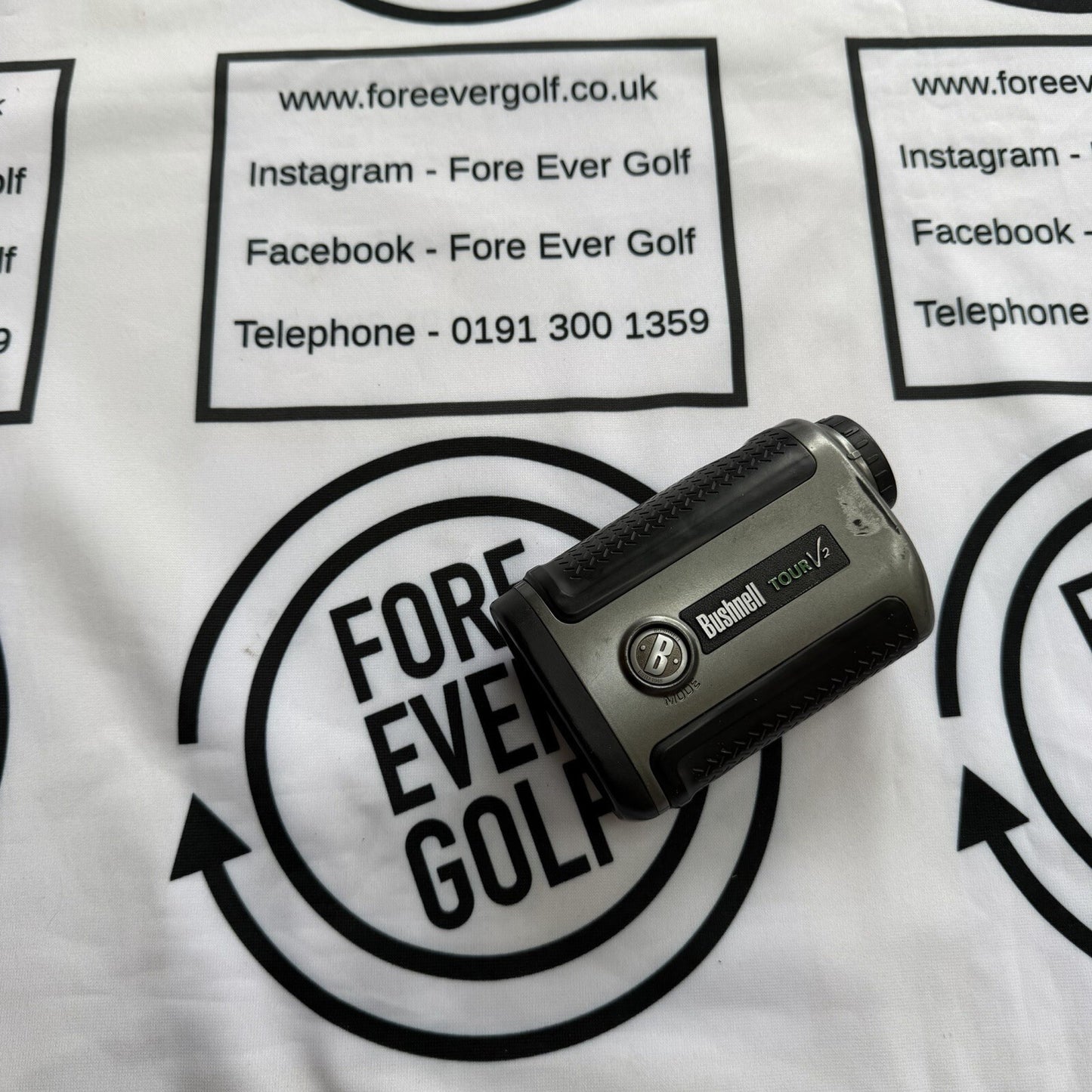 BUSHNELL TOUR V2 GOLF RANGE FINDER / GOOD USED
