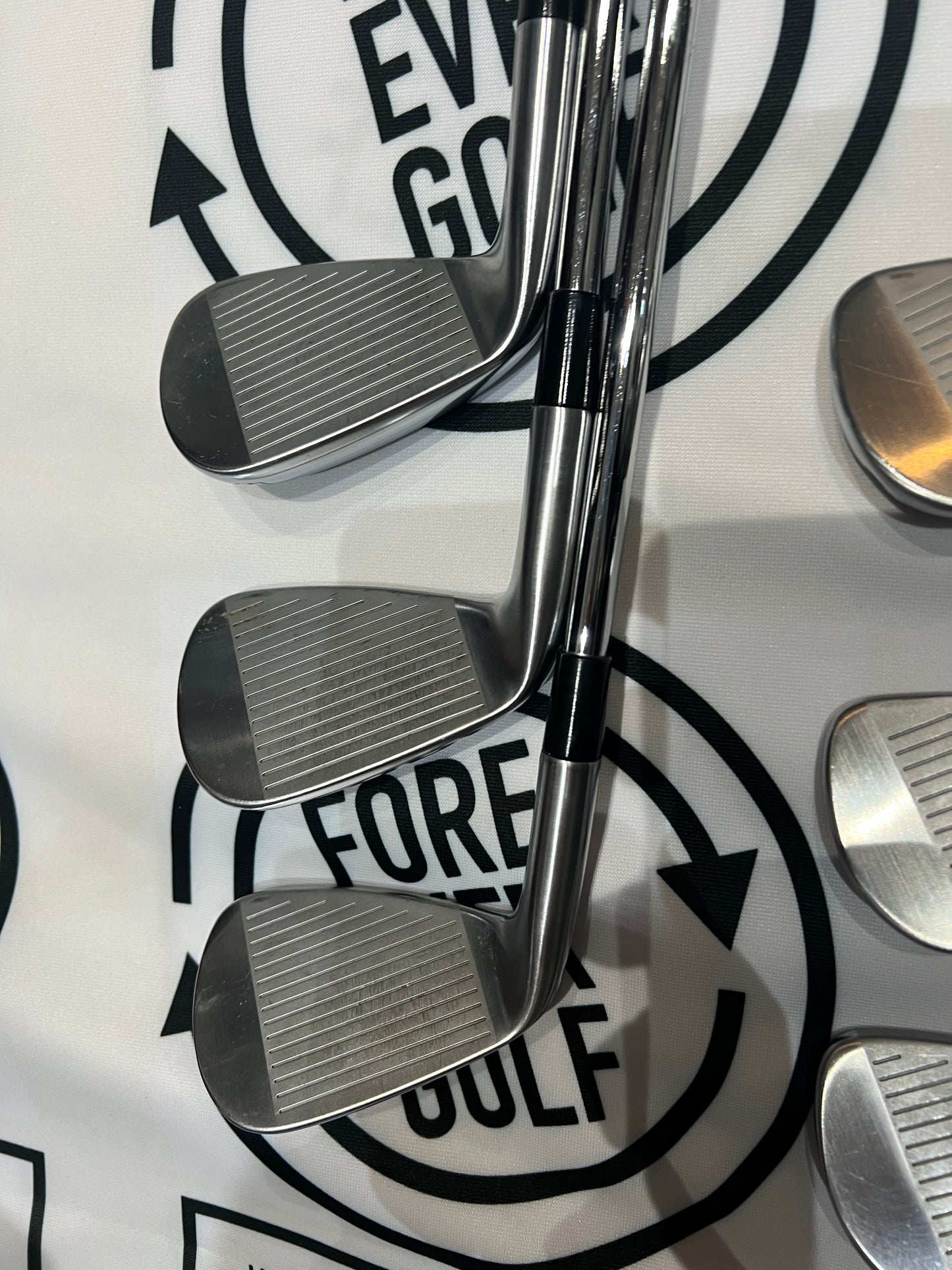 TAYLORMADE P790 (2025) IRONS / 5 - PW / RH / 85g Reg Flex